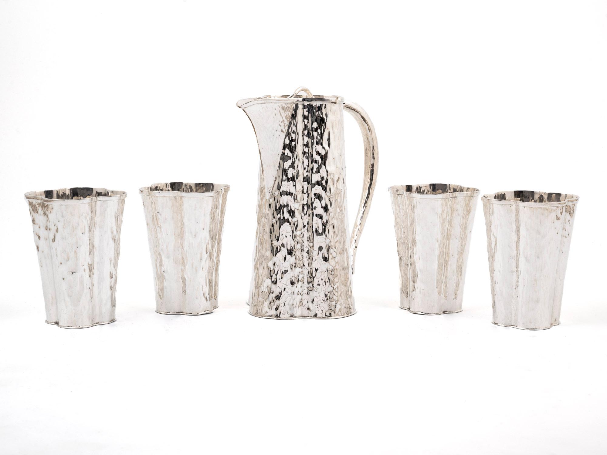 Stunning set of Silver plate quatrefoil beakers and jug by Birmingham silversmith Hukin & Heath. With a chipped bark design, each item is stamped on the base.

A wonderfully decorative and functional piece by Hukin & Heath.

Dimensions:
Jug H