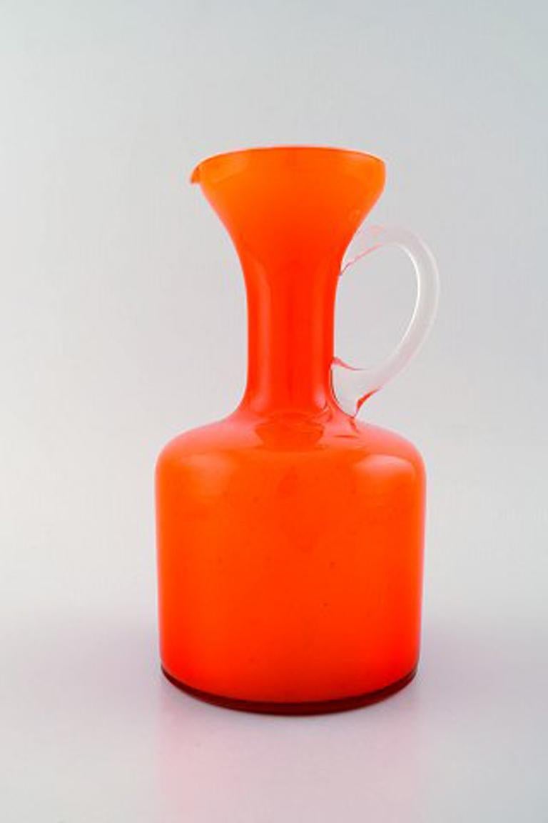 Jug and two vases in orange art glass, 1960s-1970s.
In very good condition.
The jug measures: 24.5 x 13 cm.
Largest vase measures: 19 x 9.4 cm.