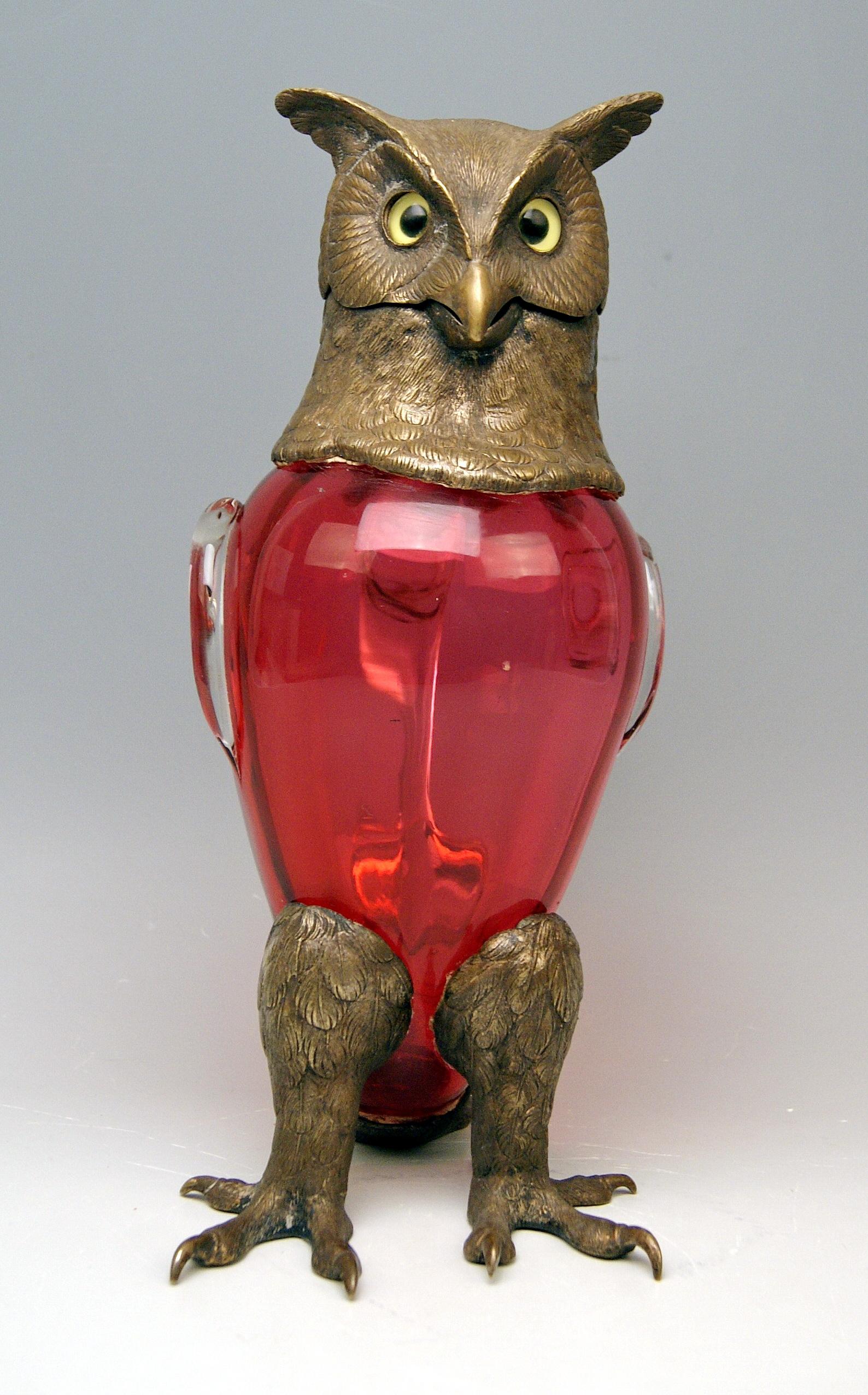 Fine art glass vintage: Tall jug / pitcher shaped as owl with bronze mountings.
Manufactory: Josephinenhuette (Bohemia) / Old Imperial Austria
Founded 1842 in Schreiberhau by the glass expert Franz Pohl (1813-1884) at the instigation of Count