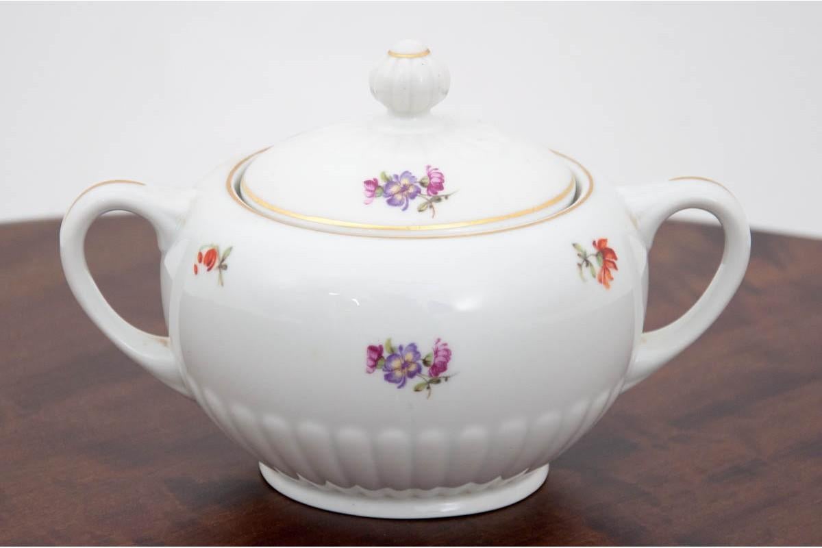 milk jugs & sugar bowls