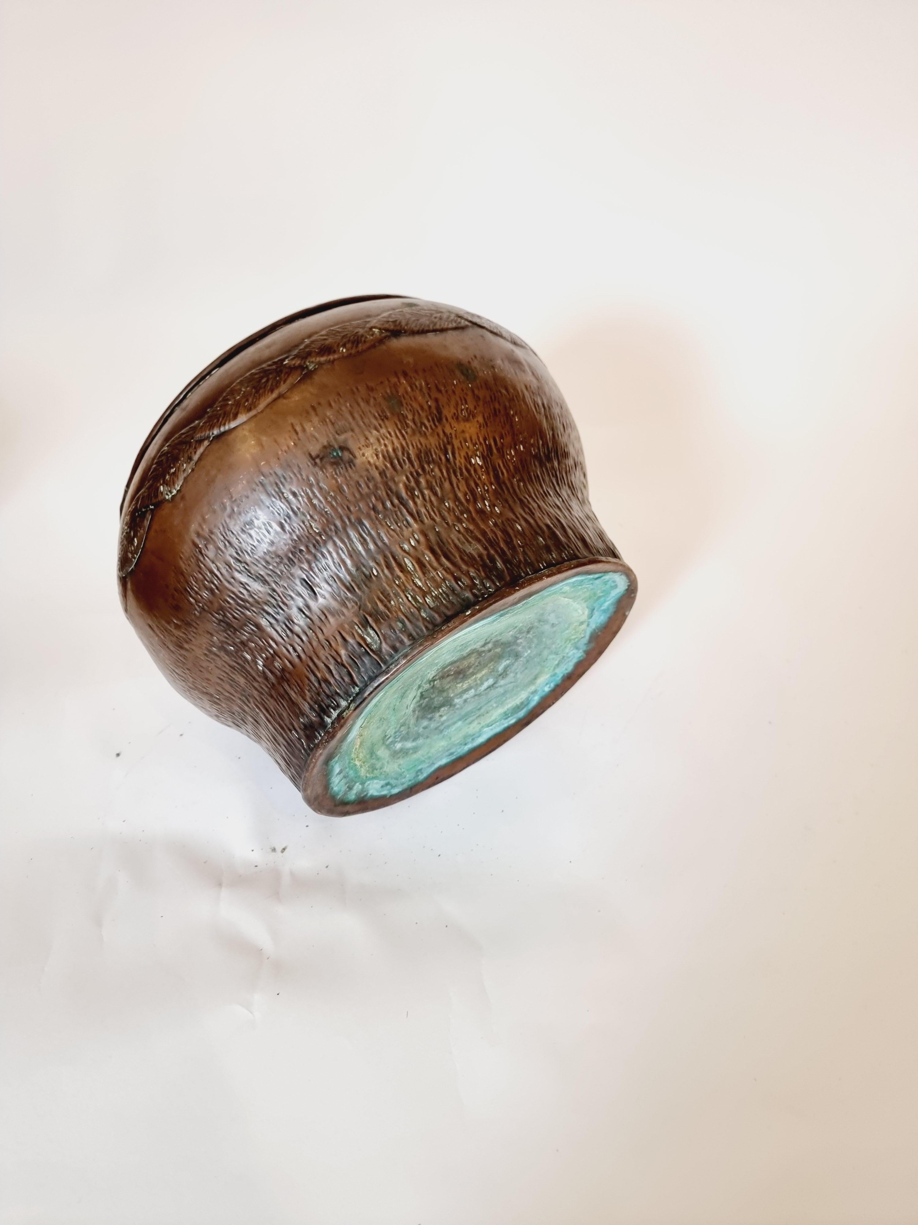 Jugend copper planter with beautiful decor, Swedish early 1900s In Fair Condition For Sale In Stockholm, SE