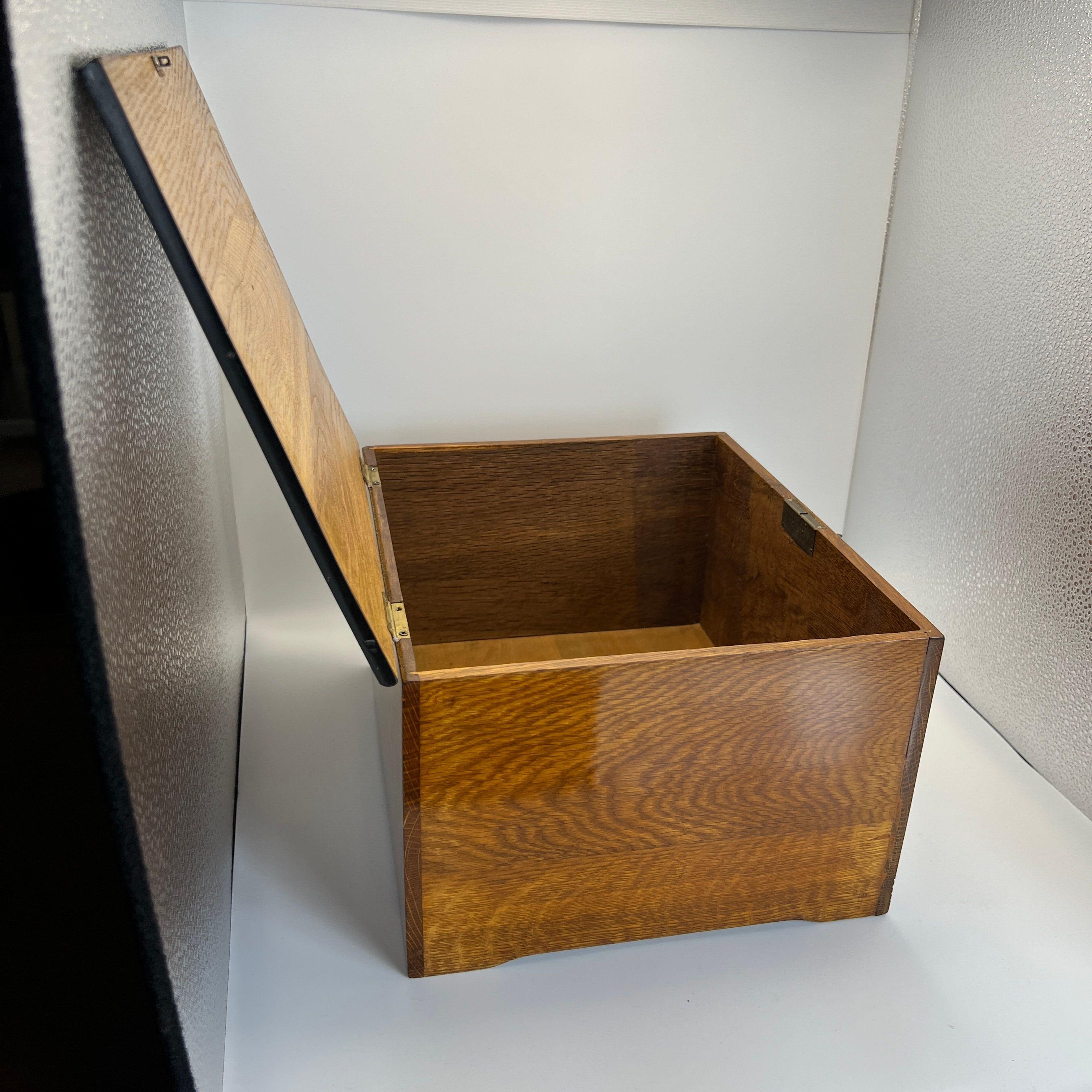 Boîte Jugendstil / Art Nouveau, Oak Oak massif, partiellement ébonisé, Autriche, vers 1900 en vente 4