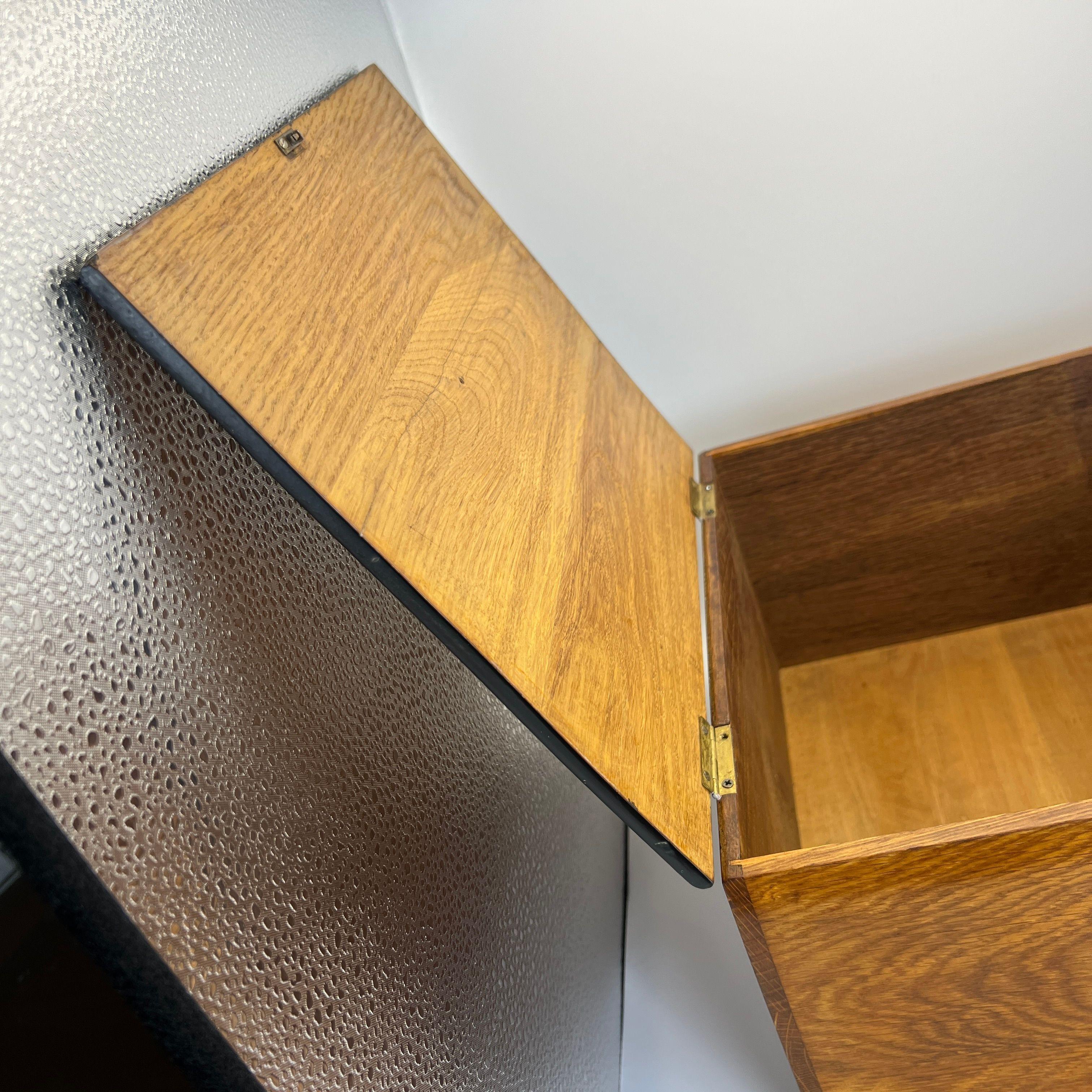 Boîte Jugendstil / Art Nouveau, Oak Oak massif, partiellement ébonisé, Autriche, vers 1900 en vente 6