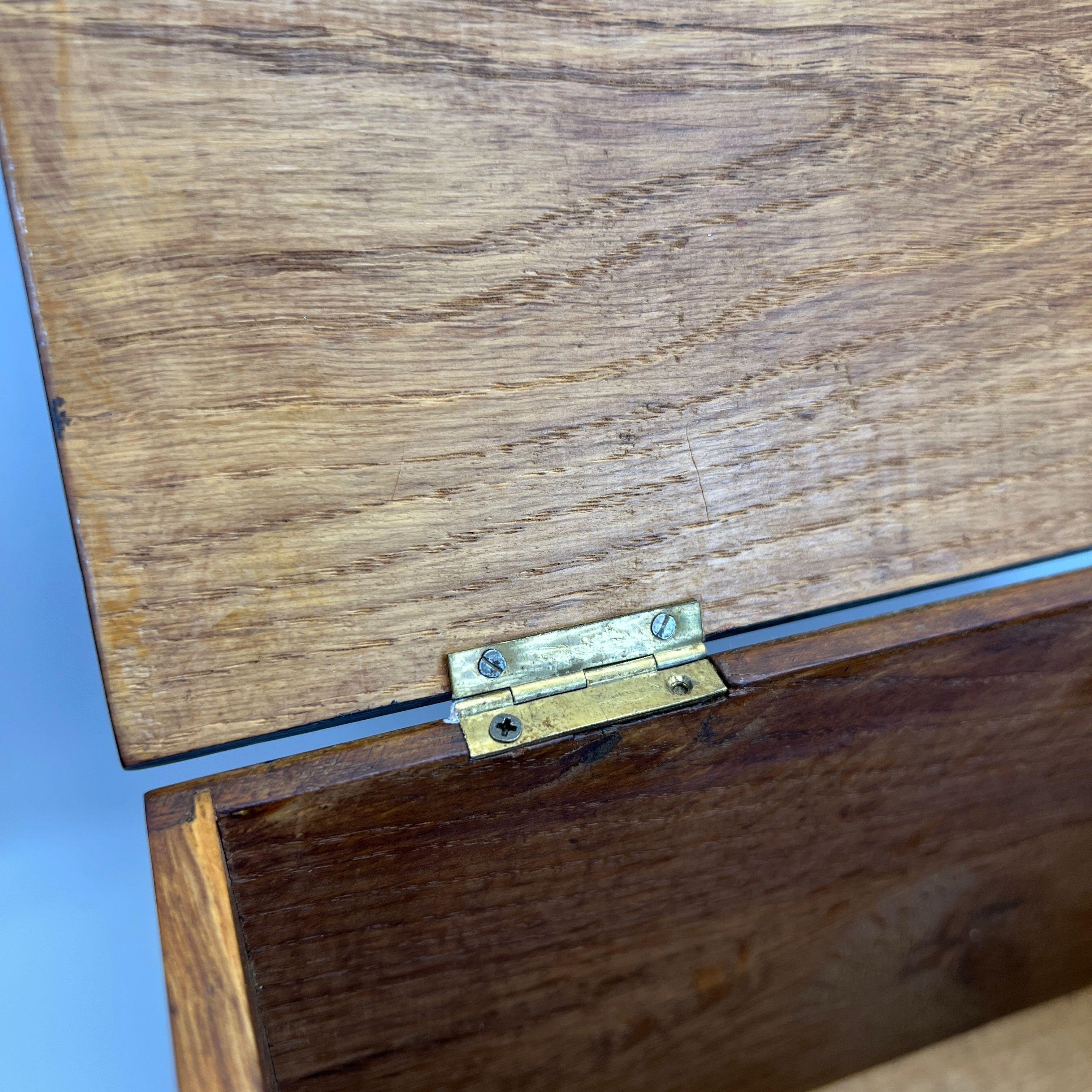 Boîte Jugendstil / Art Nouveau, Oak Oak massif, partiellement ébonisé, Autriche, vers 1900 en vente 7