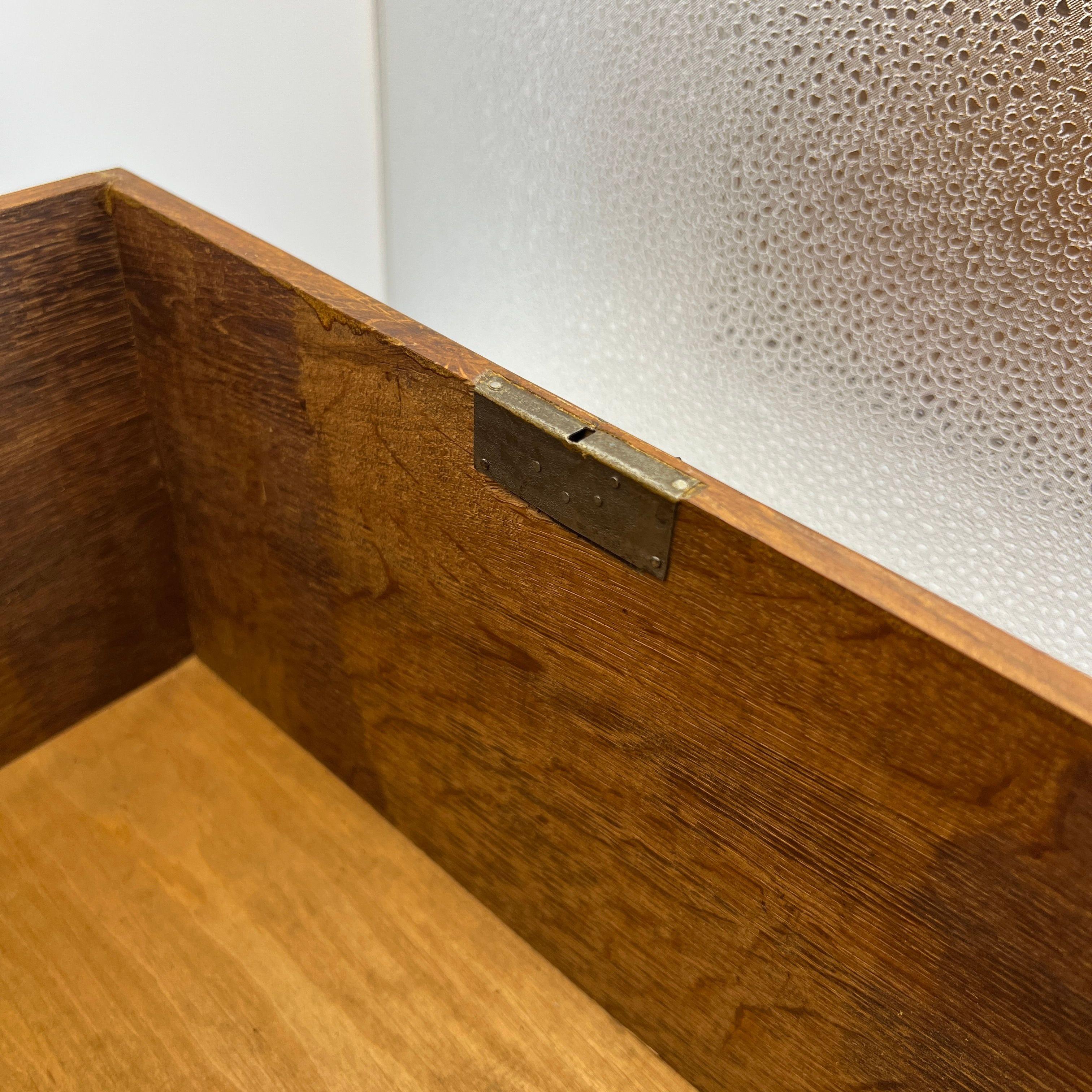 Boîte Jugendstil / Art Nouveau, Oak Oak massif, partiellement ébonisé, Autriche, vers 1900 en vente 8