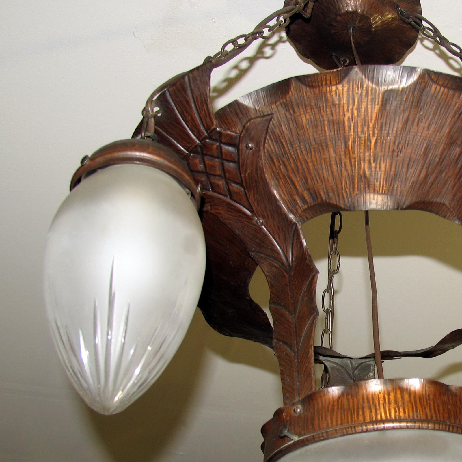 Plafonnier Art Nouveau en cuivre et verre martelé, années 1910 en vente 3