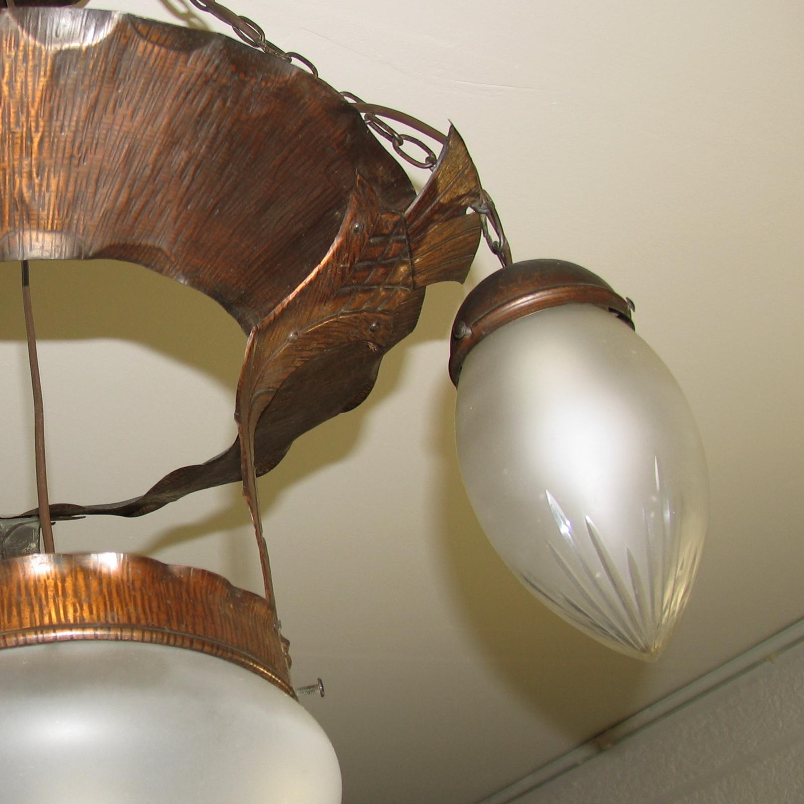 Plafonnier Art Nouveau en cuivre et verre martelé, années 1910 en vente 5