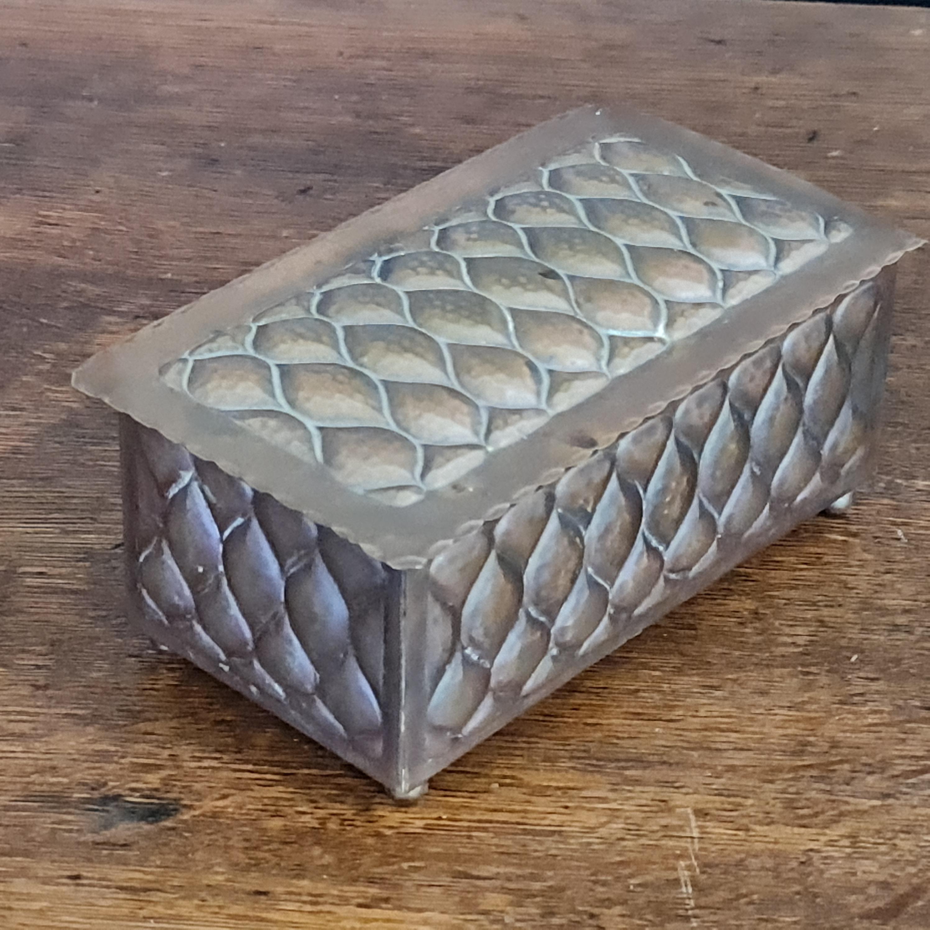 Latón patinado Jugendstil Arts & Crafts  caja Hecho a mano en venta
