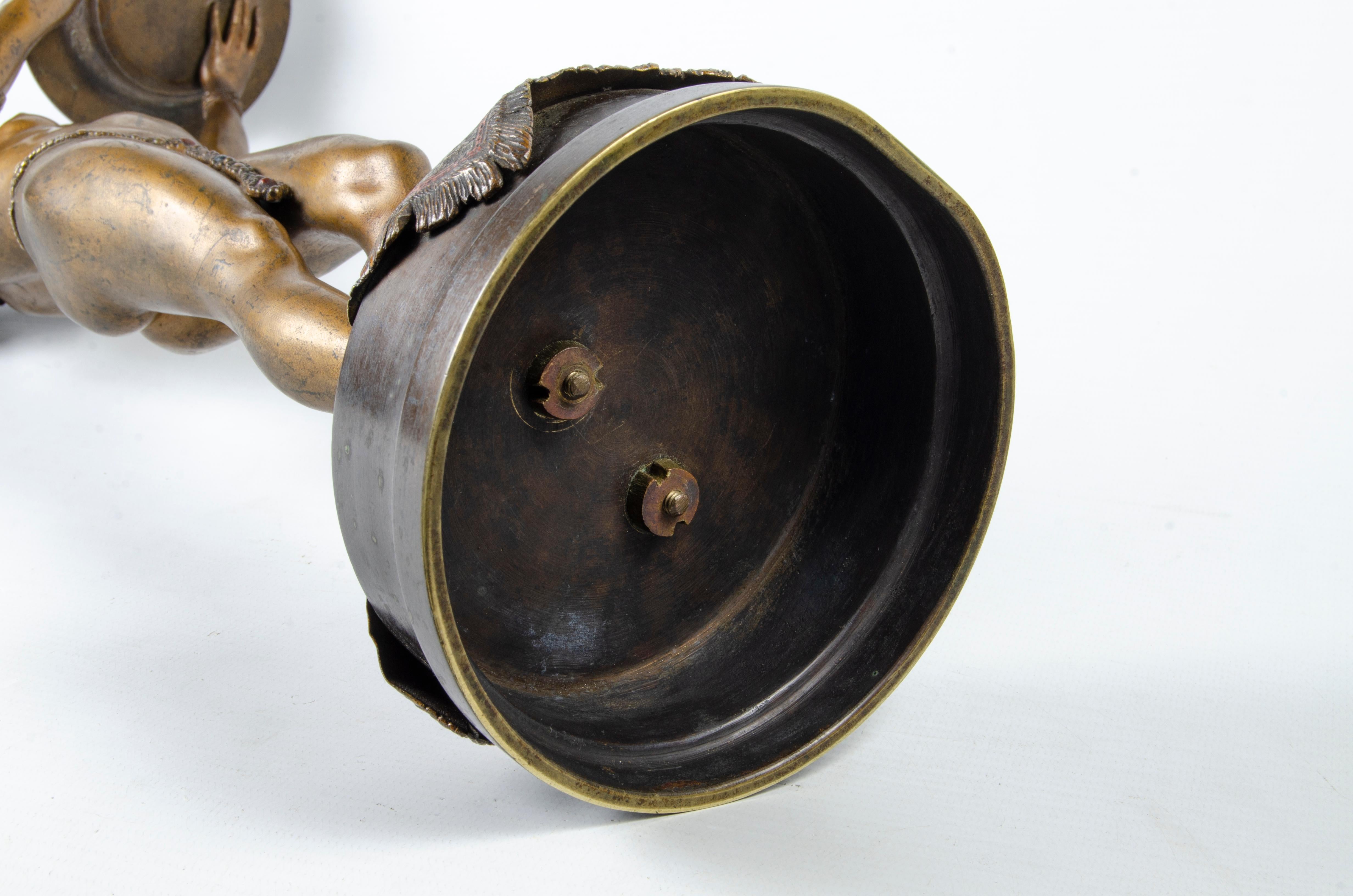 Scultura Jugendstil austriaca in bronzo Donna orientale con ciotola di Franz Bergmann in vendita 3