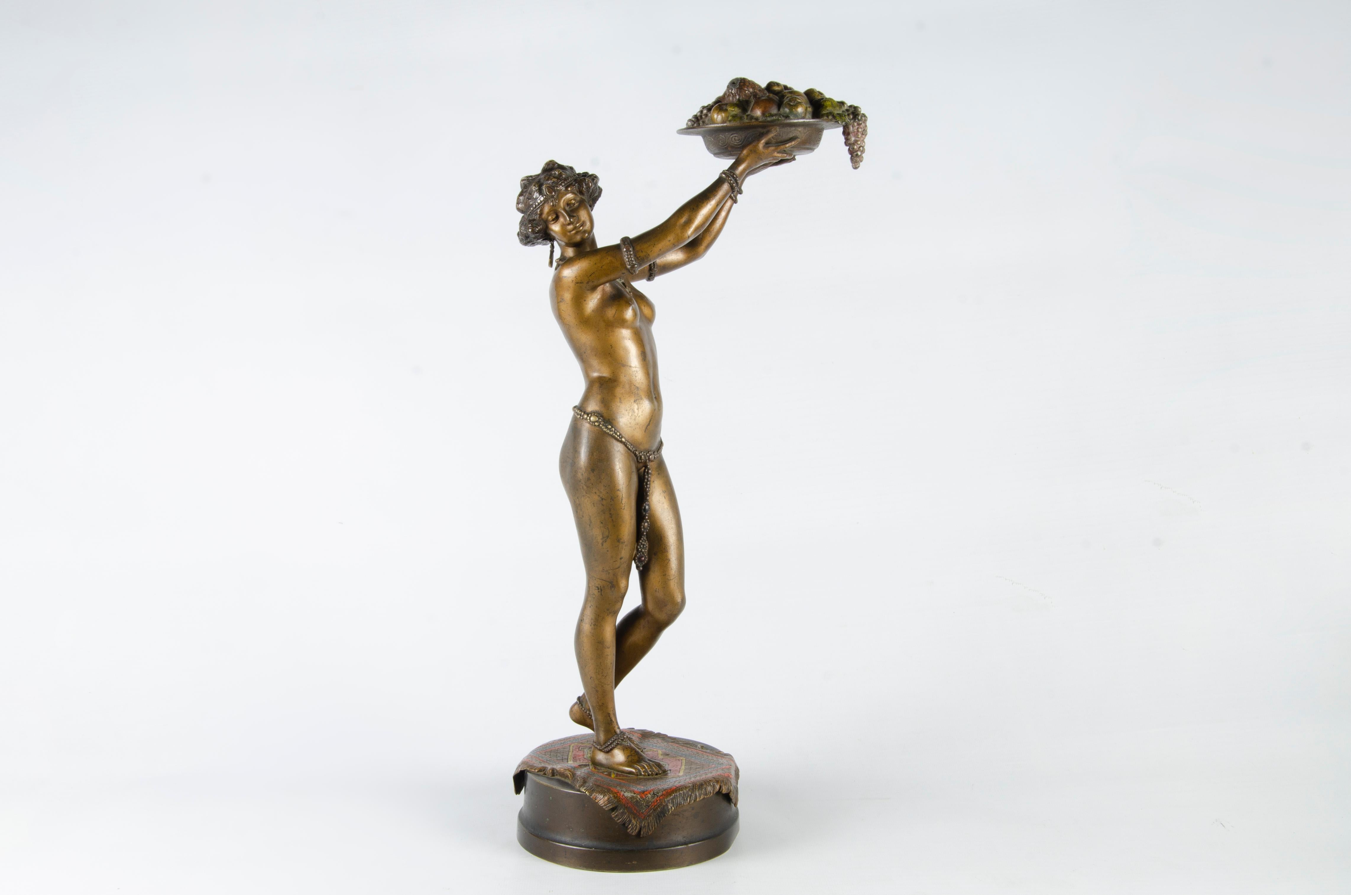 Scultura Jugendstil del 1900 in bronzo dipinto a freddo di una donna orientale con una ciotola di frutta di Franz Bergmann, Austria

A cura di: Franz Bergmann
Materiale: bronzo, rame, stagno, metallo, vernice
Tecnica: fuso, modellato, patinato,