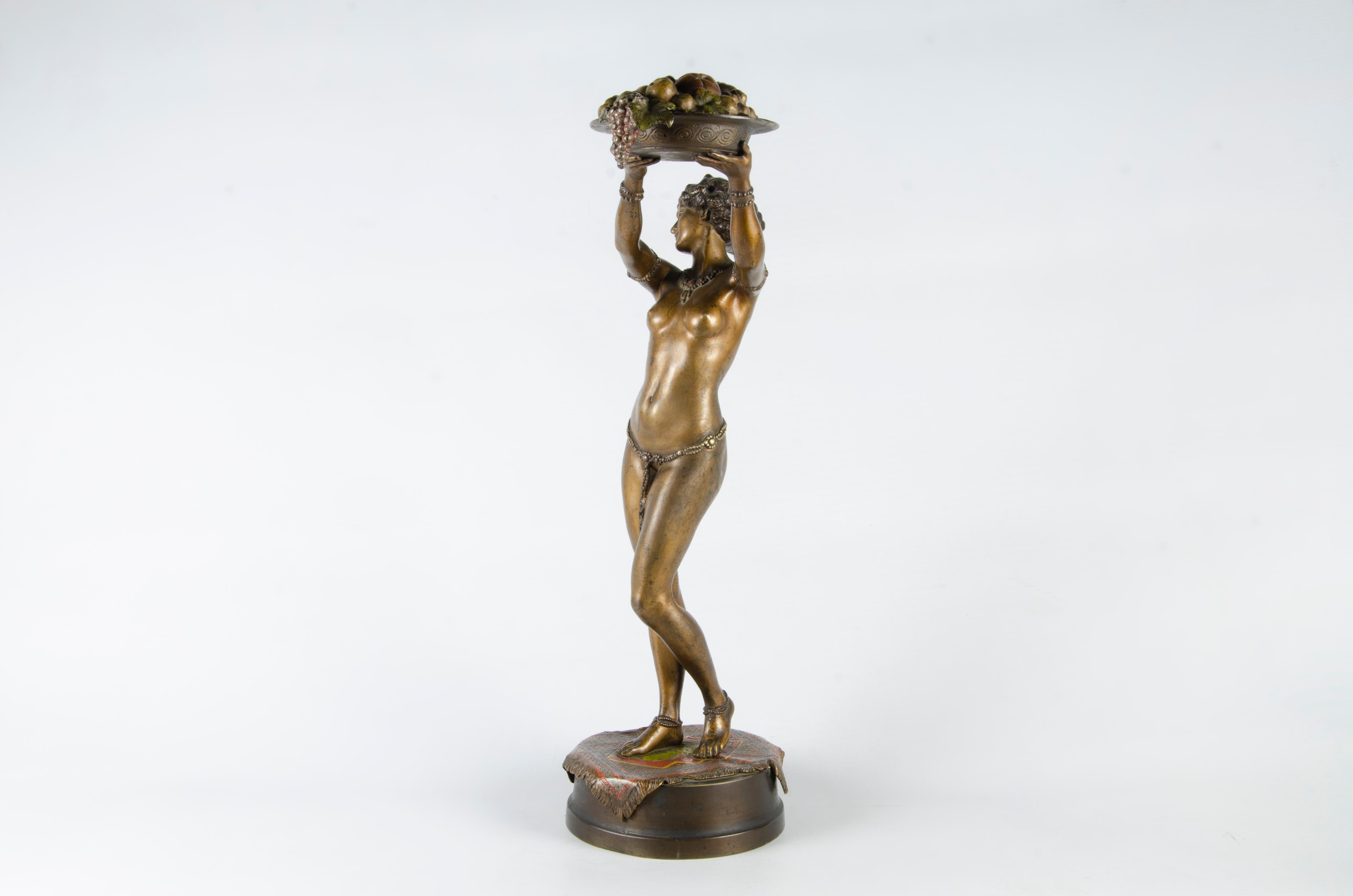 Austriaco Scultura Jugendstil austriaca in bronzo Donna orientale con ciotola di Franz Bergmann in vendita