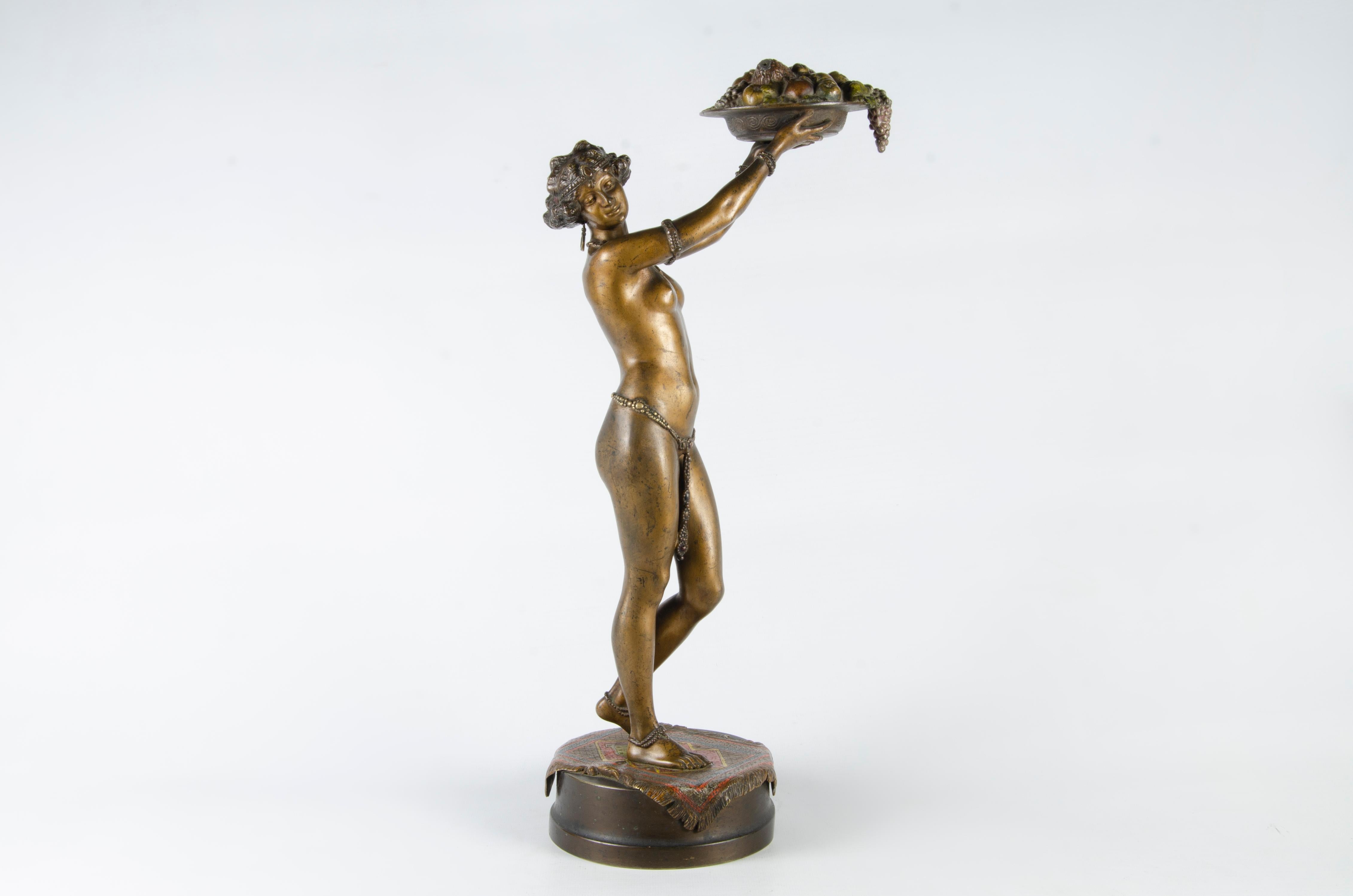 Scultura Jugendstil austriaca in bronzo Donna orientale con ciotola di Franz Bergmann In condizioni buone in vendita a North Miami, FL