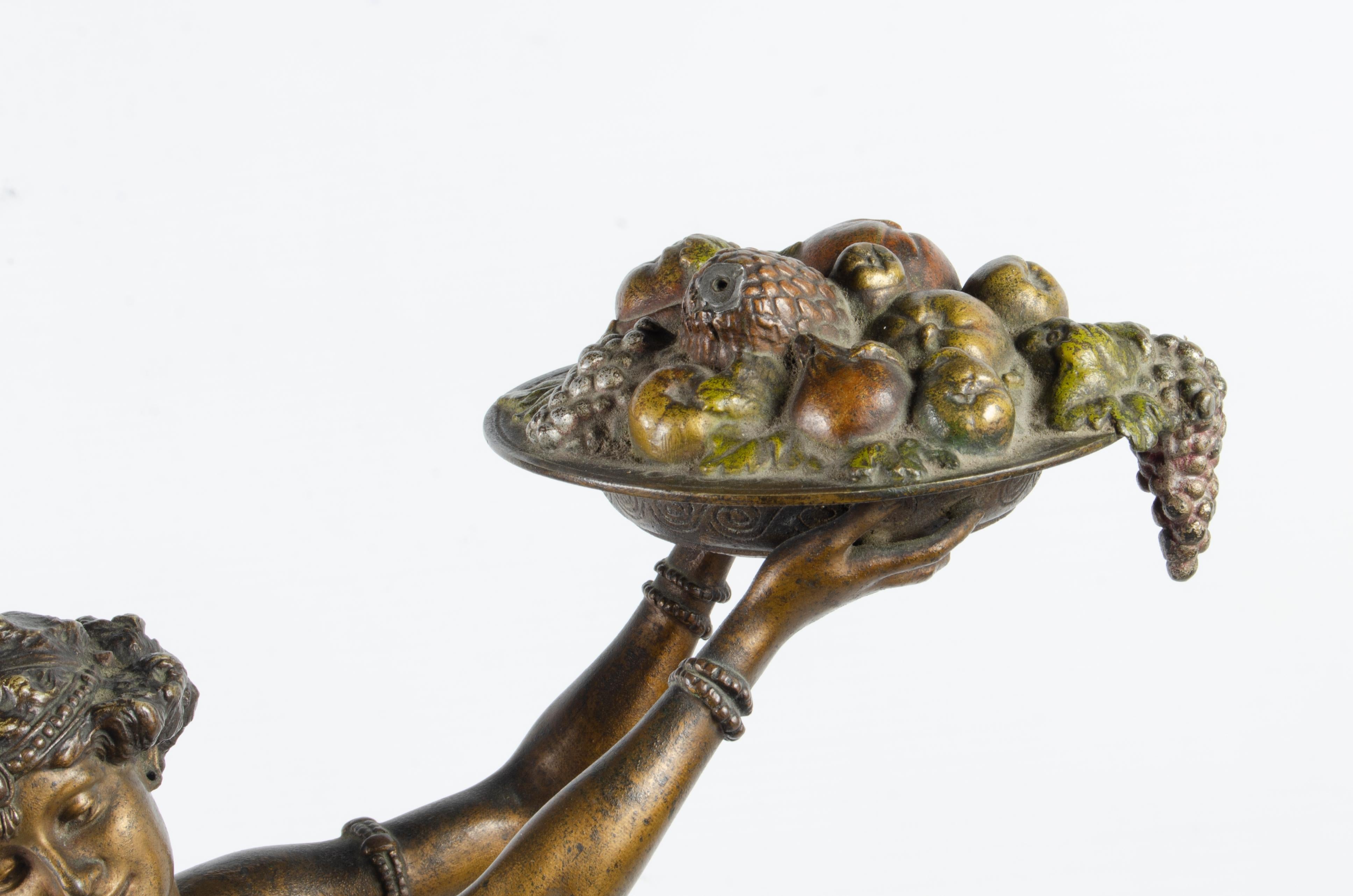 Metallo Scultura Jugendstil austriaca in bronzo Donna orientale con ciotola di Franz Bergmann in vendita
