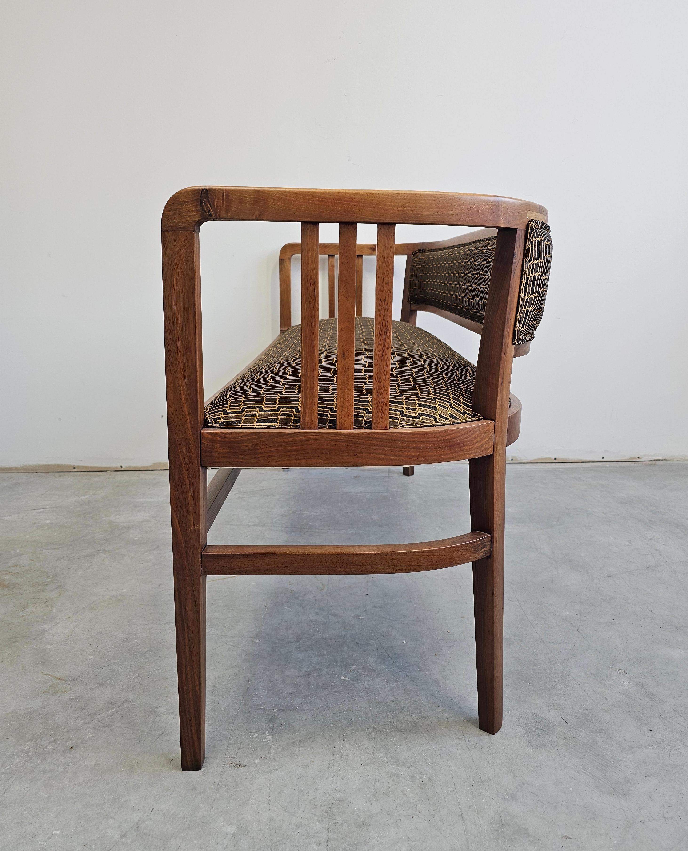 Banc ou canapé Jugendstil en noyer massif, retapissé, Autriche, années 1910 en vente 5