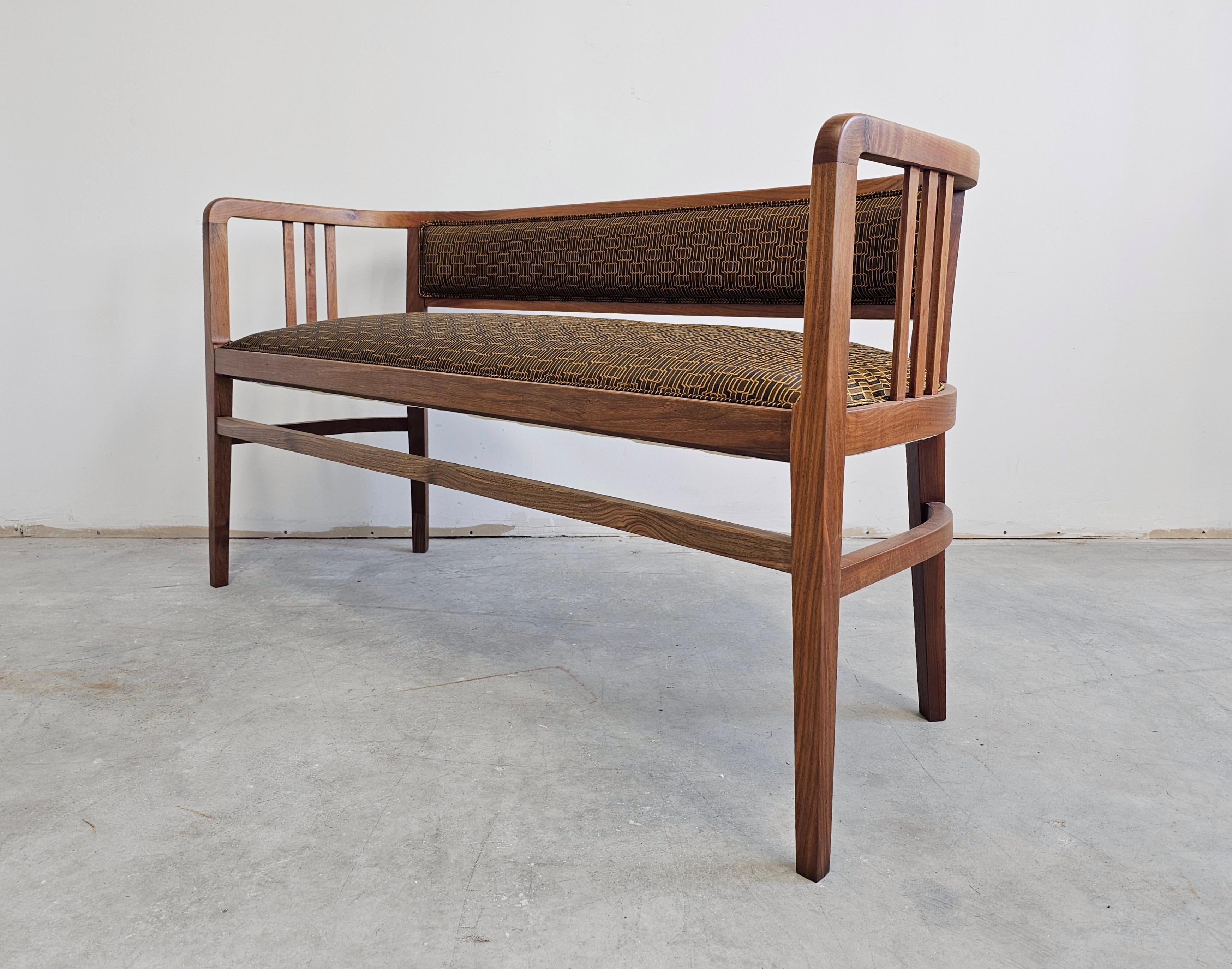 Banc ou canapé Jugendstil en noyer massif, retapissé, Autriche, années 1910 en vente 6