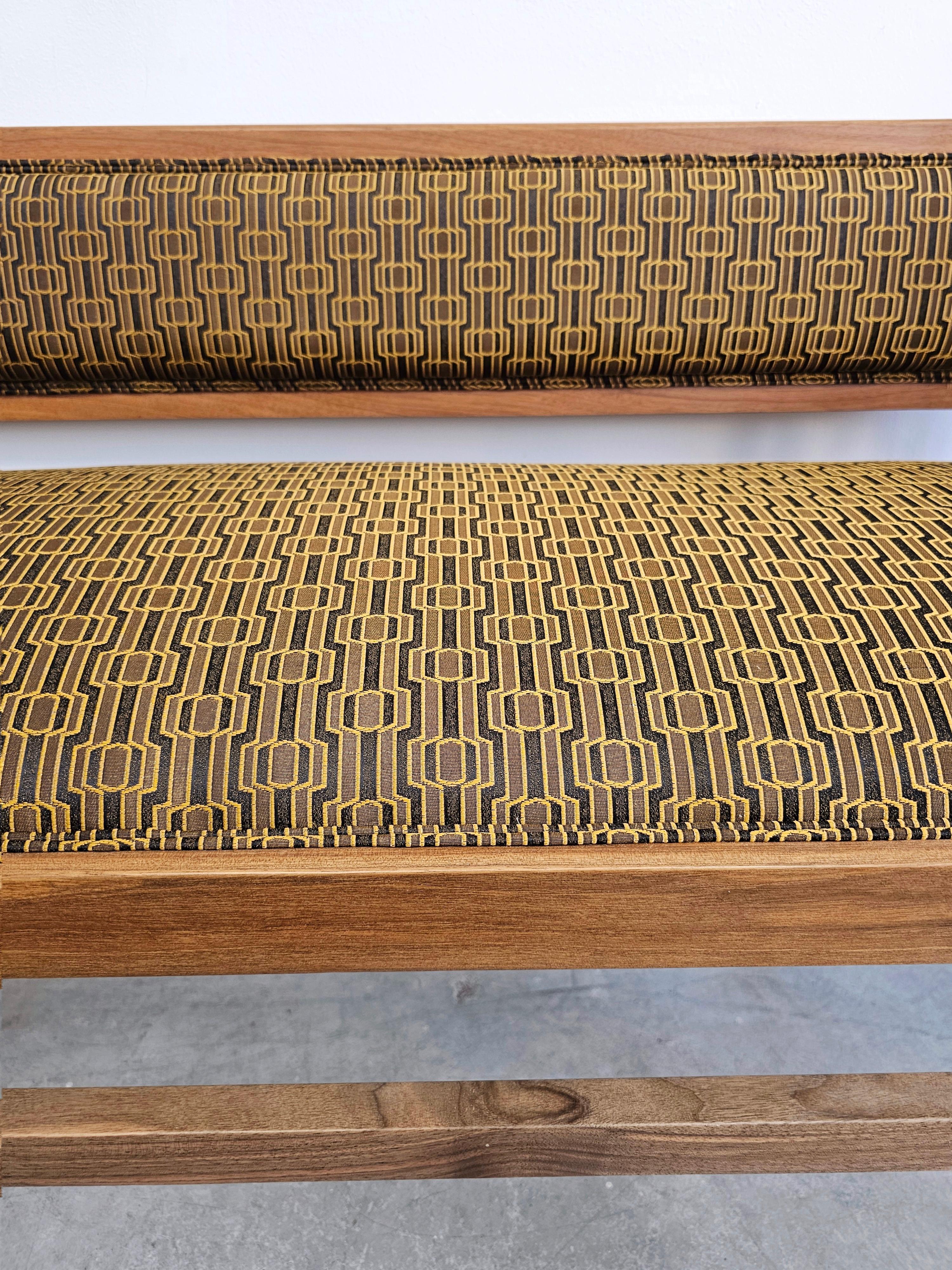 Banc ou canapé Jugendstil en noyer massif, retapissé, Autriche, années 1910 en vente 8