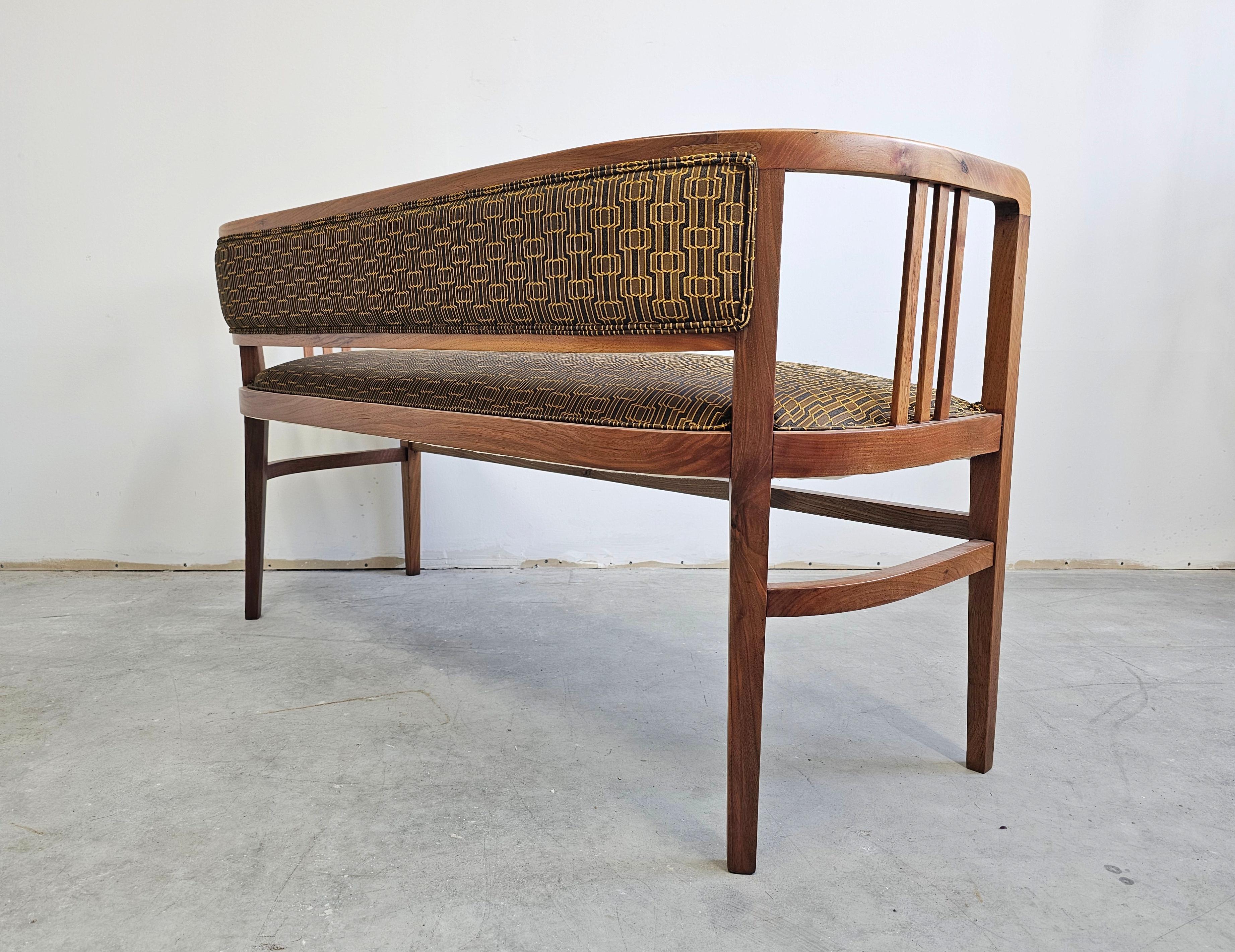 Banc ou canapé Jugendstil en noyer massif, retapissé, Autriche, années 1910 en vente 2