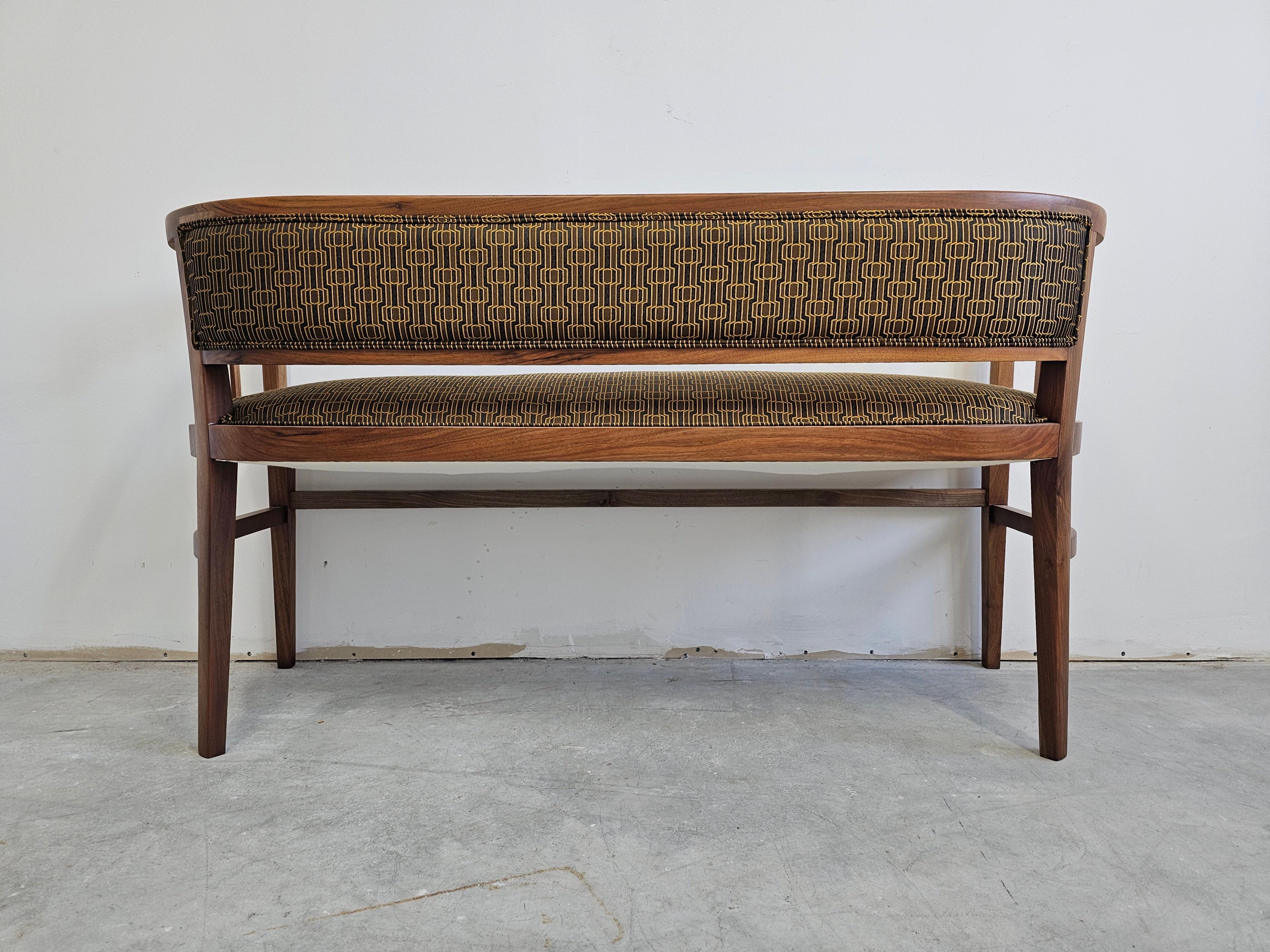 Banc ou canapé Jugendstil en noyer massif, retapissé, Autriche, années 1910 en vente 3