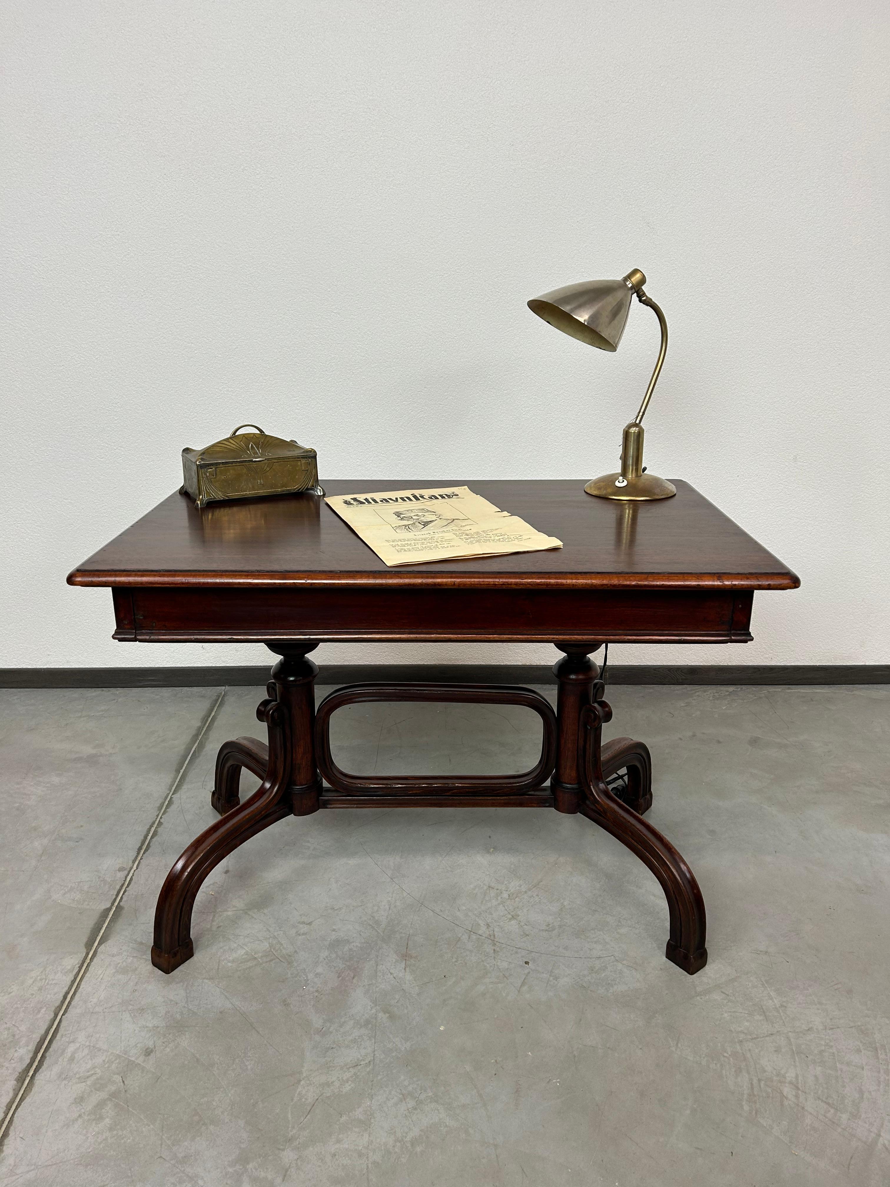 Schreibtisch aus Bugholz im Jugendstil von Thonet (Österreichisch) im Angebot