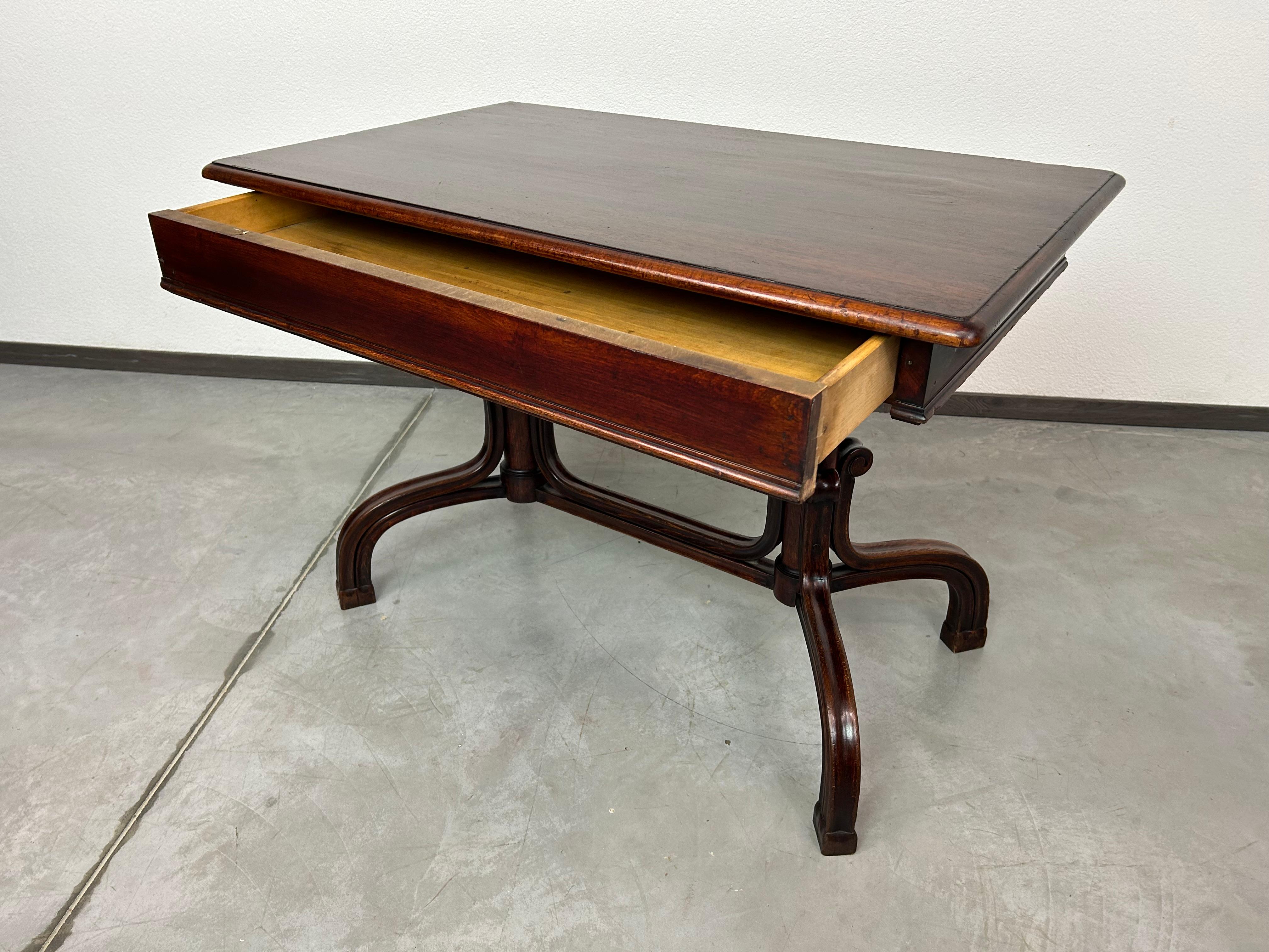 Schreibtisch aus Bugholz im Jugendstil von Thonet im Angebot 1