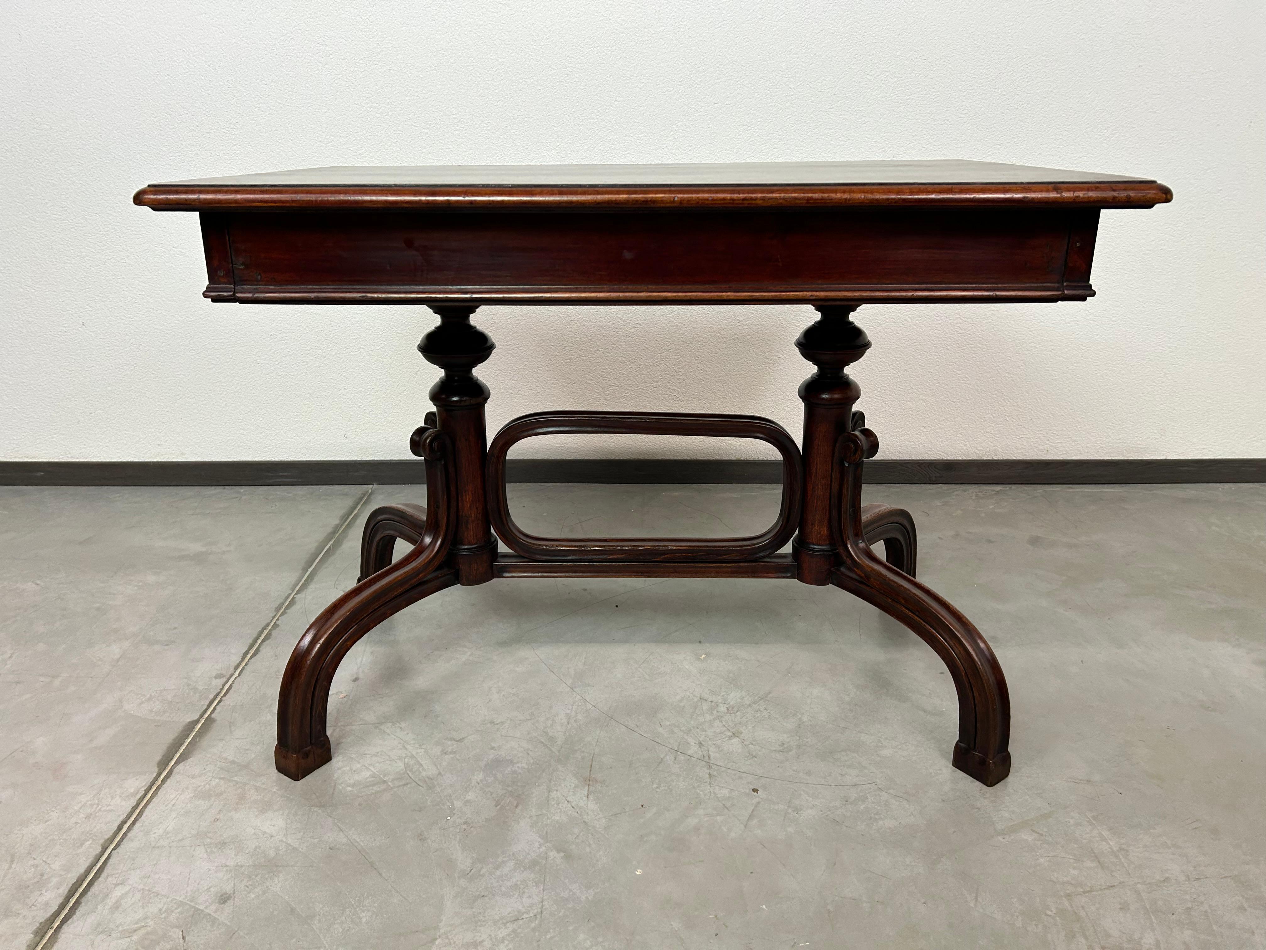 Schreibtisch aus Bugholz im Jugendstil von Thonet im Angebot 2