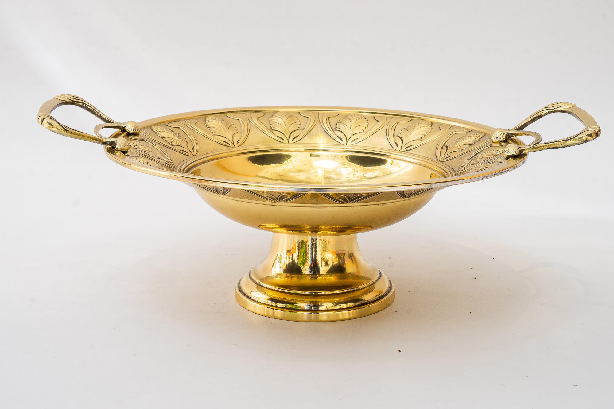 Jugendstil-Messing-Mitteltisch aus Messing Vienna um 1908 (Lackiert) im Angebot