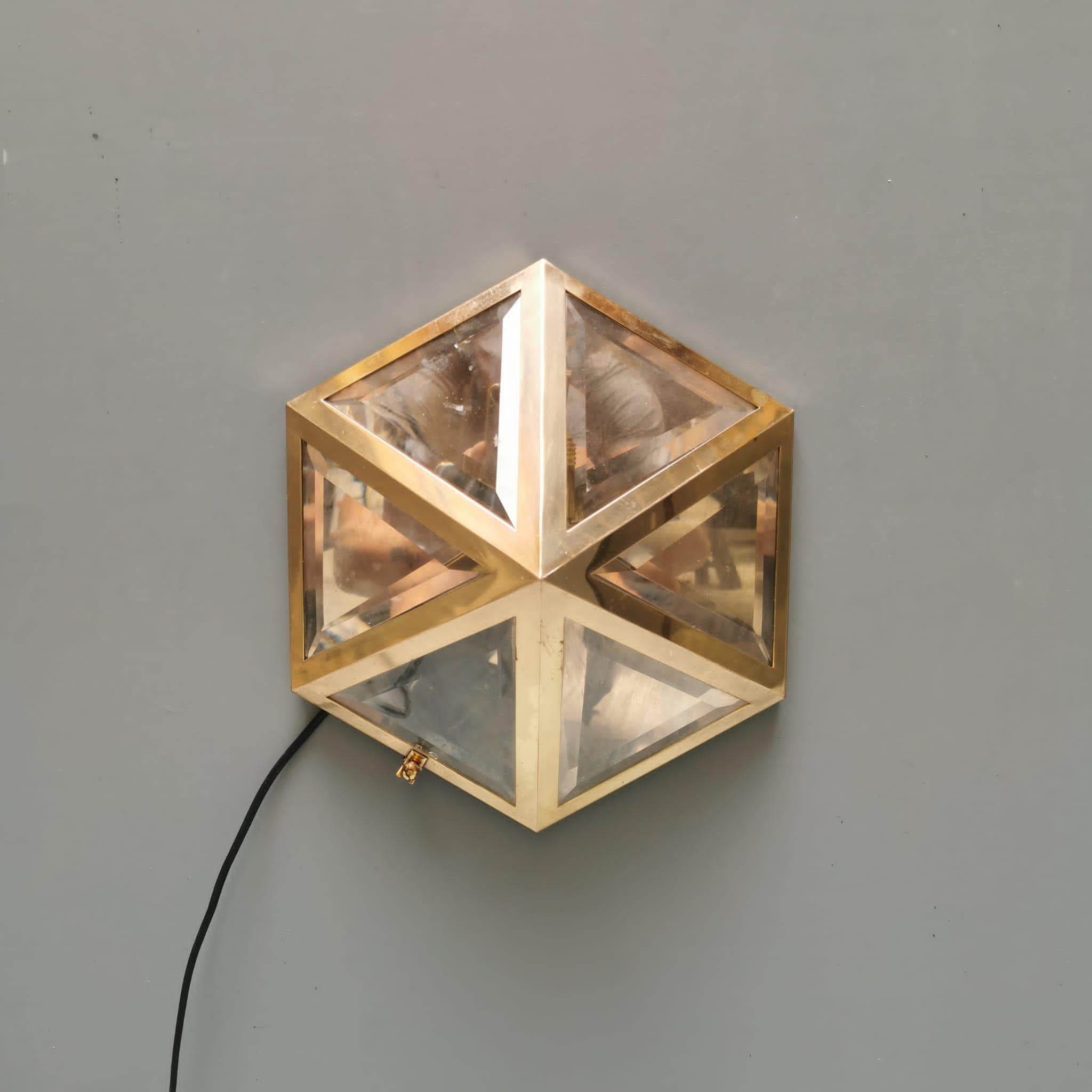 Jugendstil Brass Glass Sconce by Josef Hoffmann In Good Condition In Milano, Lombardia