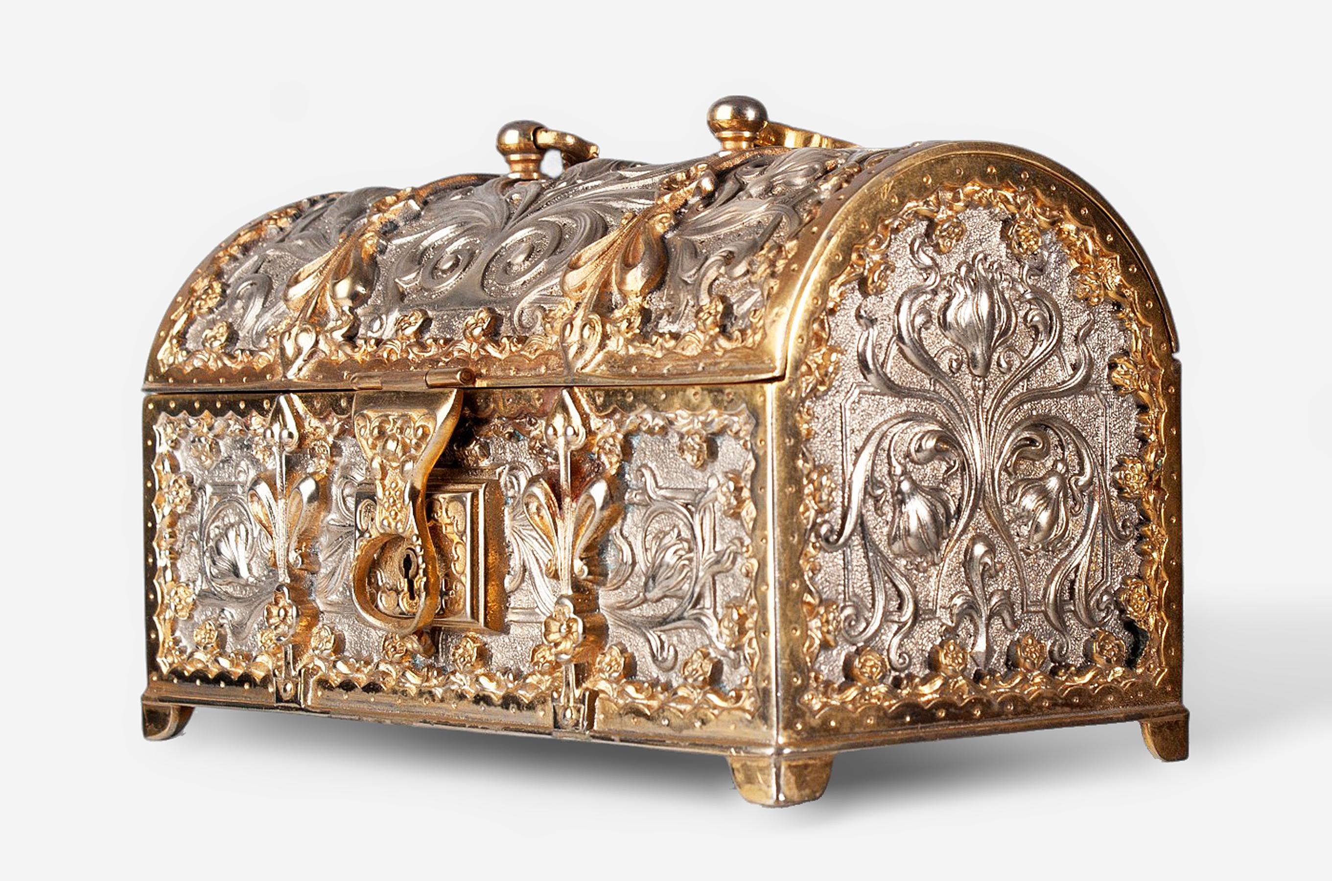 1900s Jugendstil golden and silver brass jewelry casket with blue velvet-lined interior by Erhard & Söhne, Germany

By: Erhard & Söhne
Material: brass, copper, metal, velvet, zinc
Technique: cast, molded, polished, metalwork, gilt
Dimensions: 7.4 in