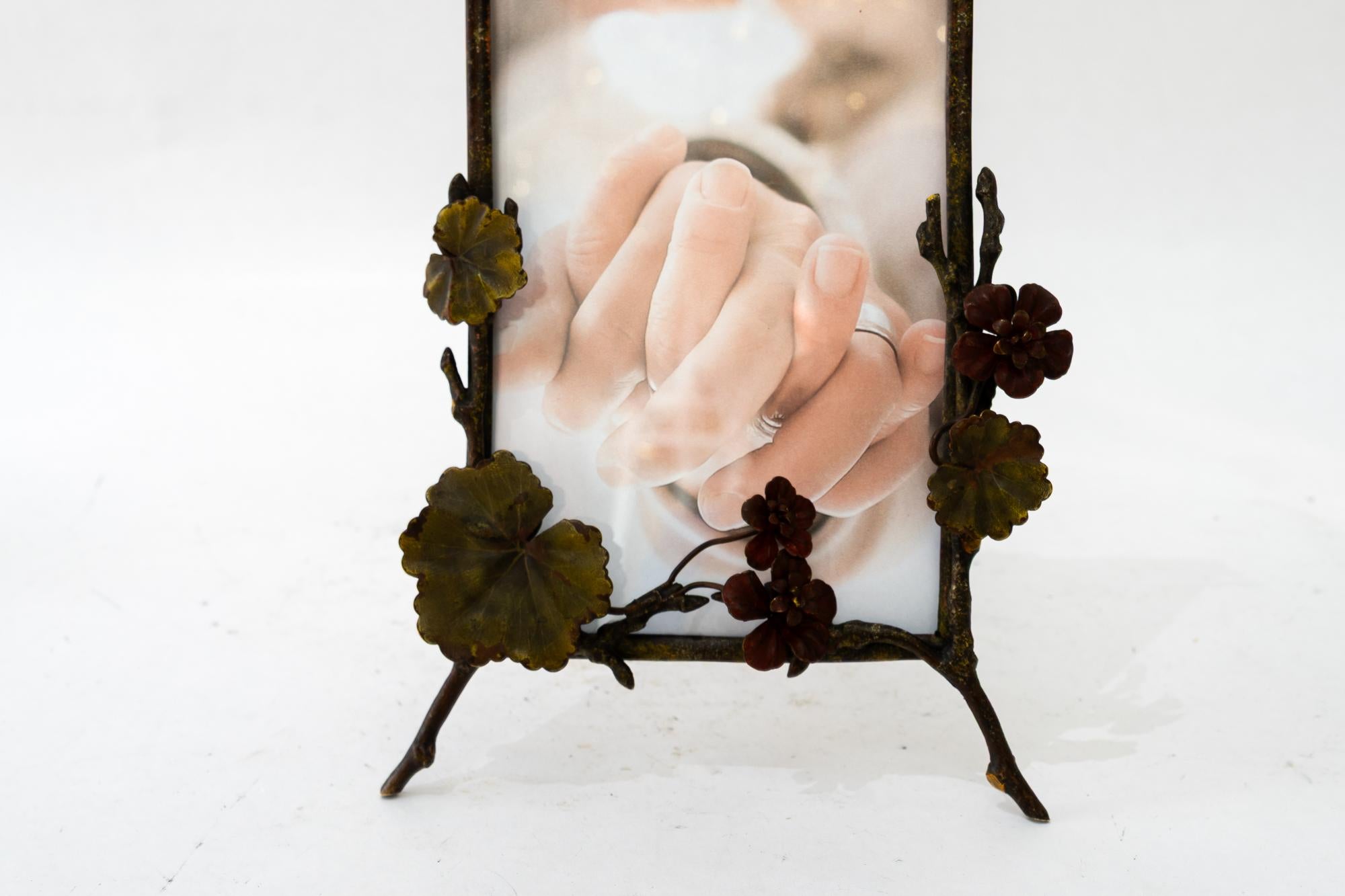 Jugendstil brass picture frame with glass around 1908 For Sale 1