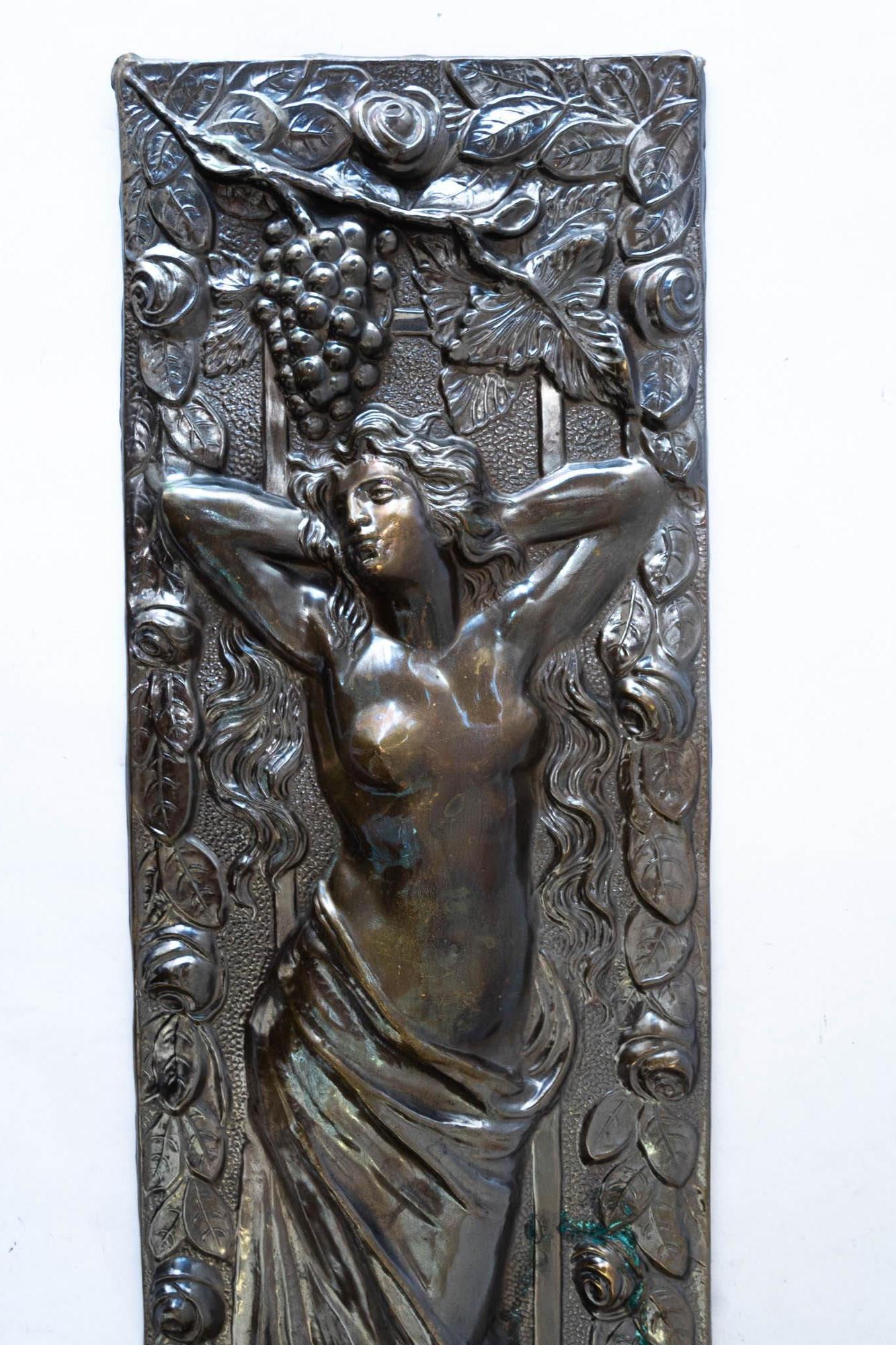 Jugendstil Messing Relief mit floralem Motiv Messing original Patina um 1908
Ursprünglicher Zustand
Originale Patina
