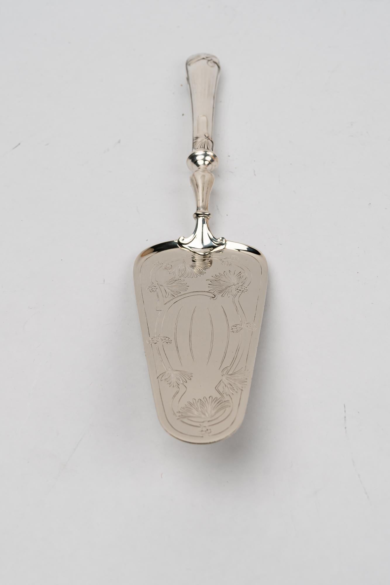 Pelle à gâteau Jugendstil en laiton (argenté) autriche 1908 en vente 3