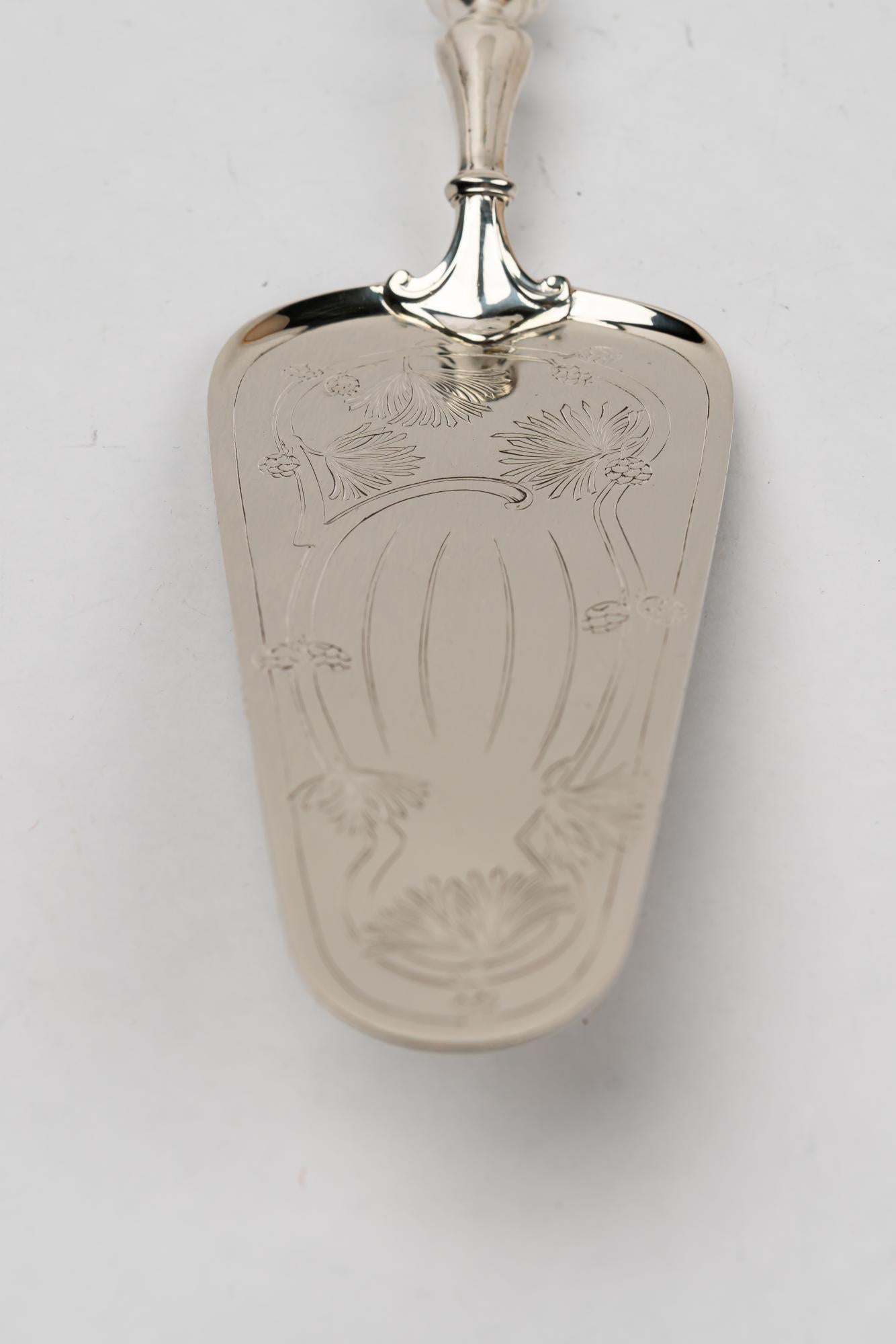 Pelle à gâteau Jugendstil en laiton (argenté) autriche 1908 en vente 4
