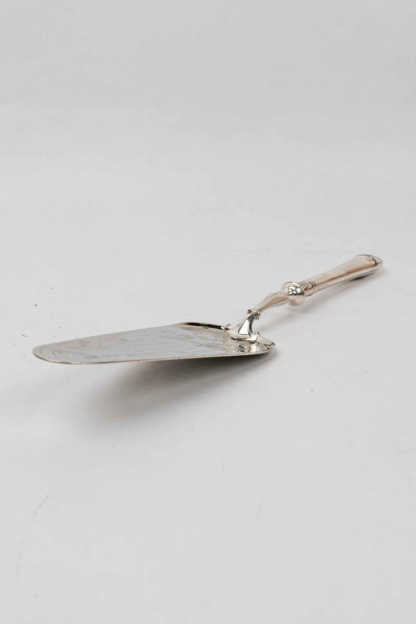 Argenté Pelle à gâteau Jugendstil en laiton (argenté) autriche 1908 en vente