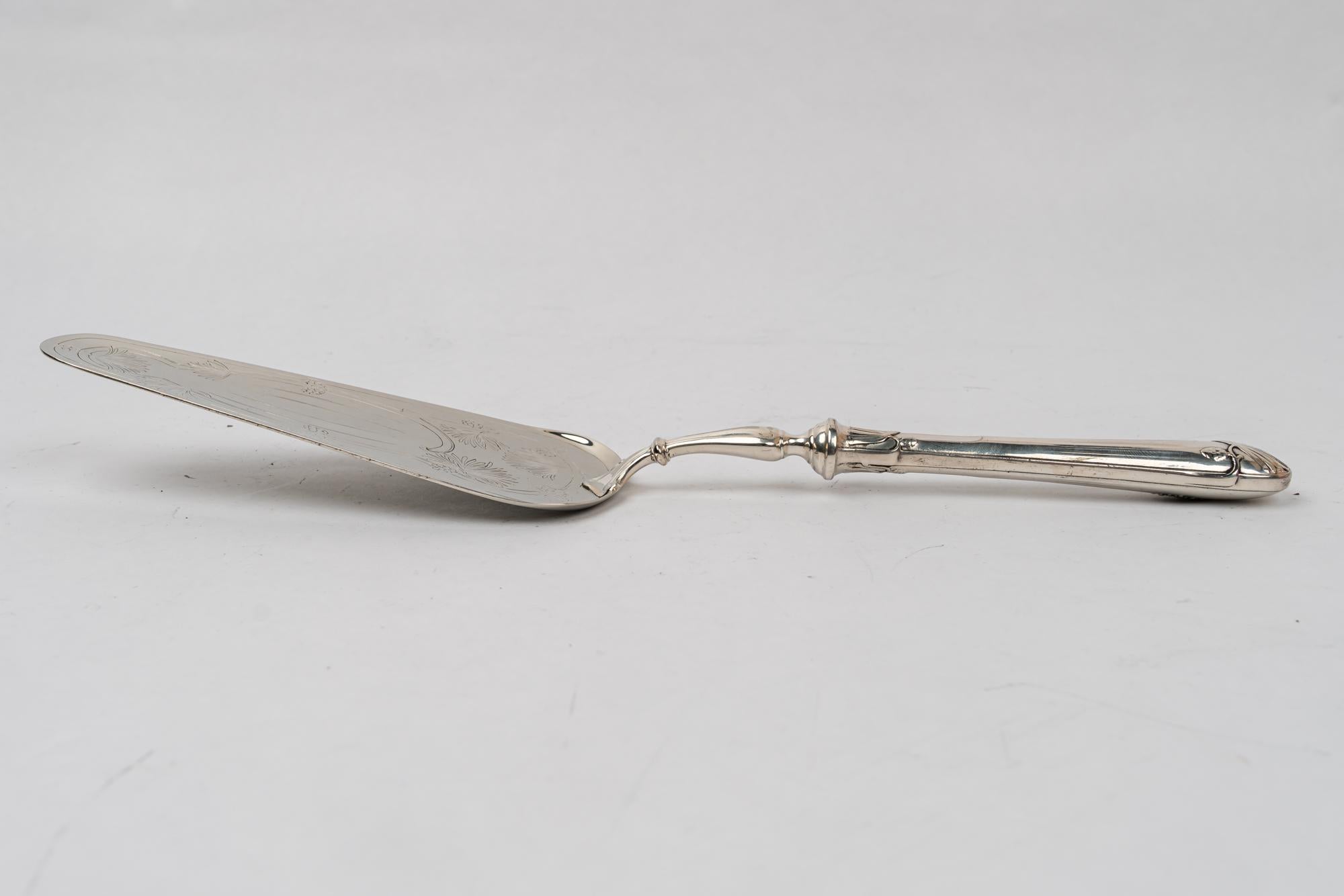 Pelle �à gâteau Jugendstil en laiton (argenté) autriche 1908 Bon état - En vente à Wien, AT