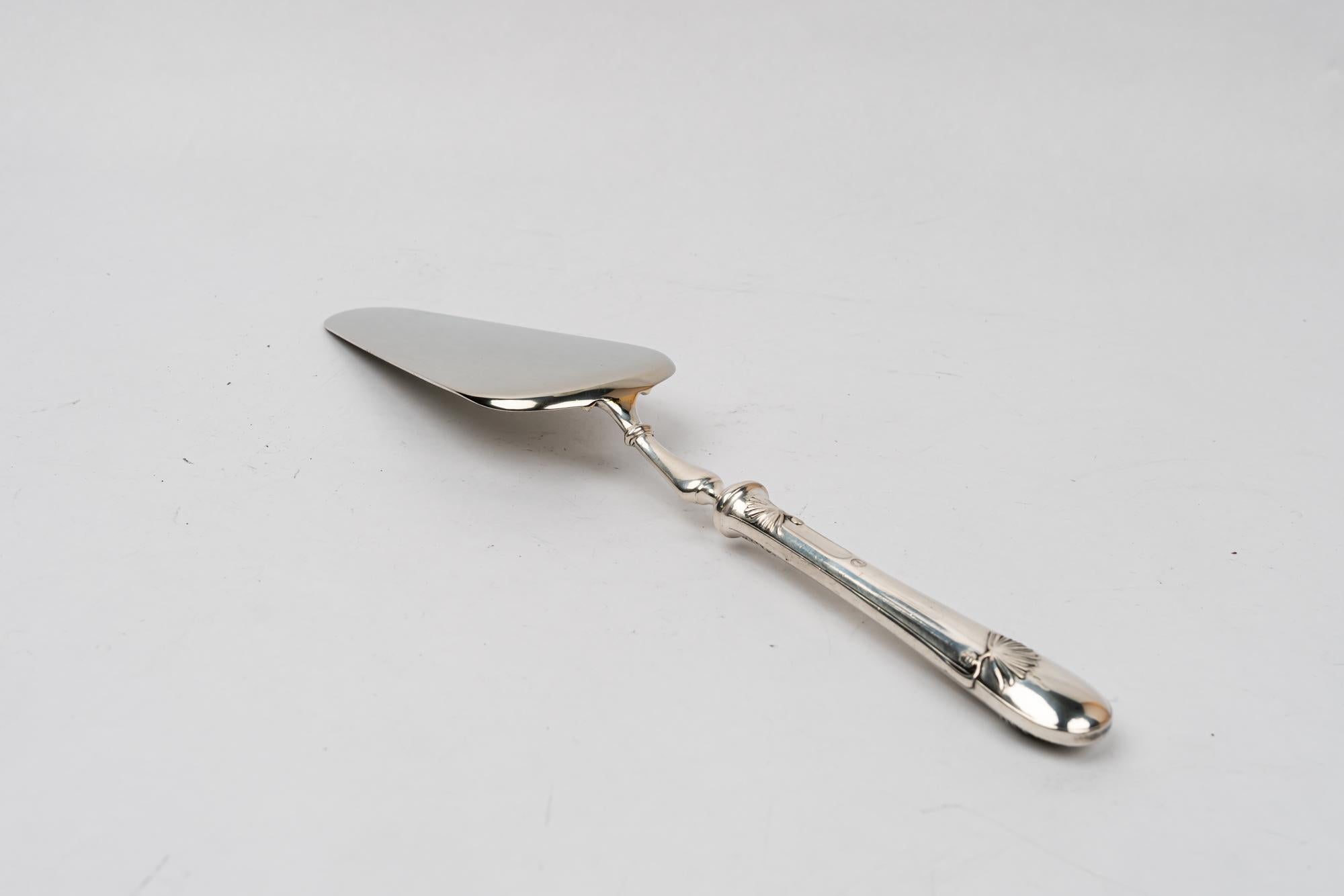 Début du 20ème siècle Pelle à gâteau Jugendstil en laiton (argenté) autriche 1908 en vente
