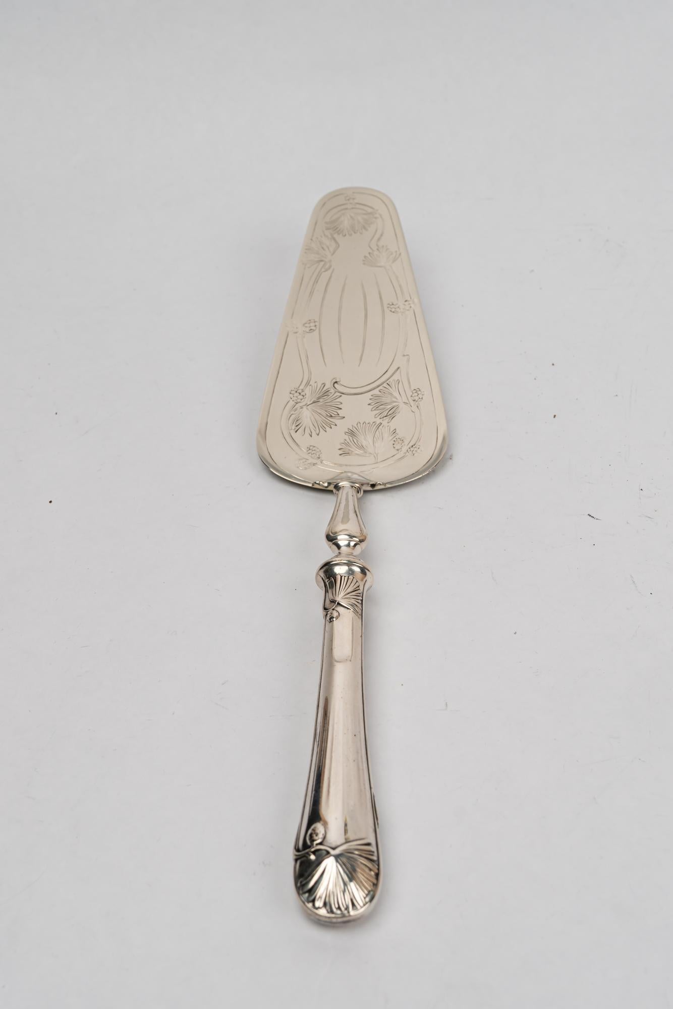 Pelle à gâteau Jugendstil en laiton (argenté) autriche 1908 en vente 2