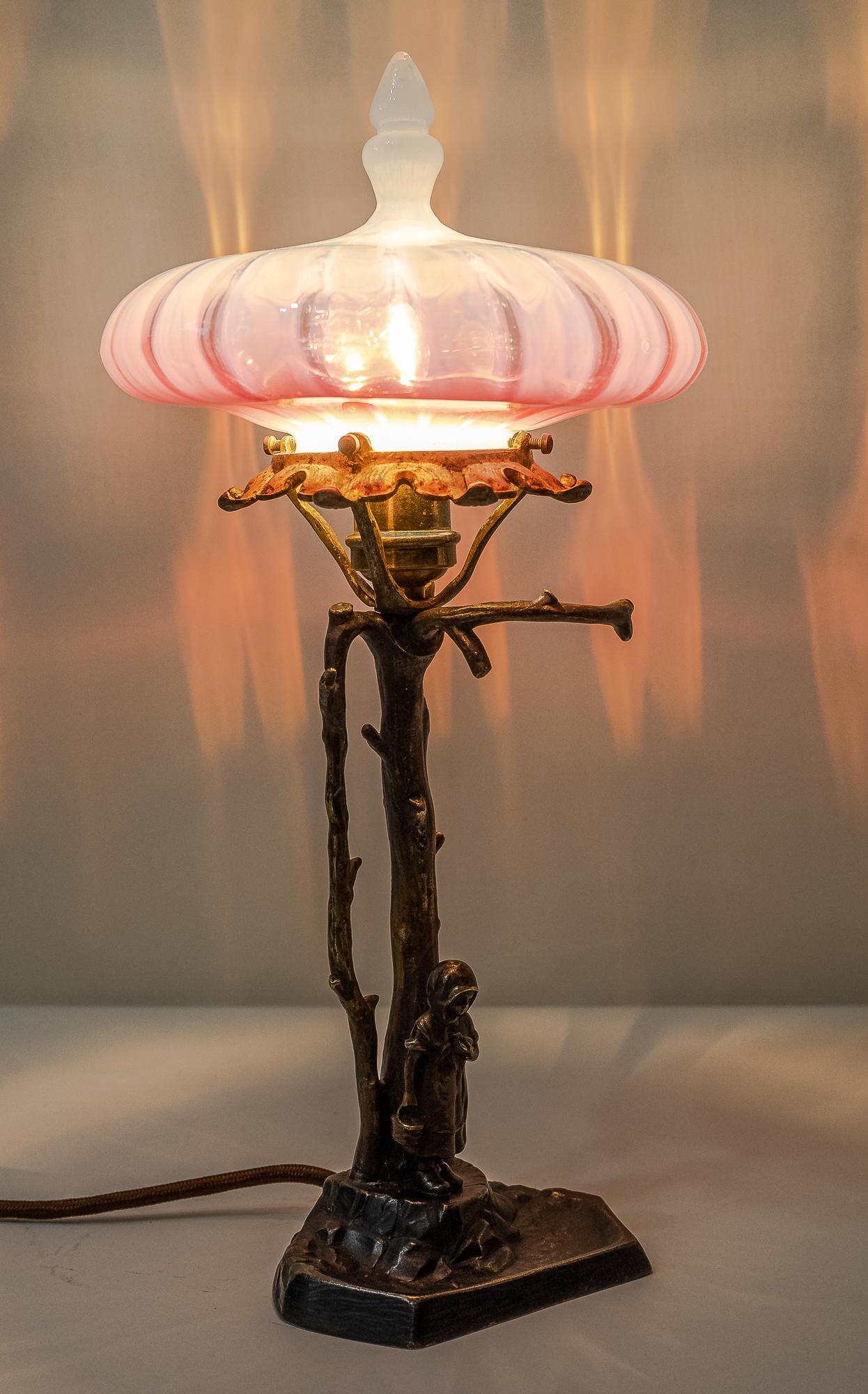 Jugendstil Bronze Table Lamp with Opalin Glass Shade, Vienna, circa 1908s For Sale 6