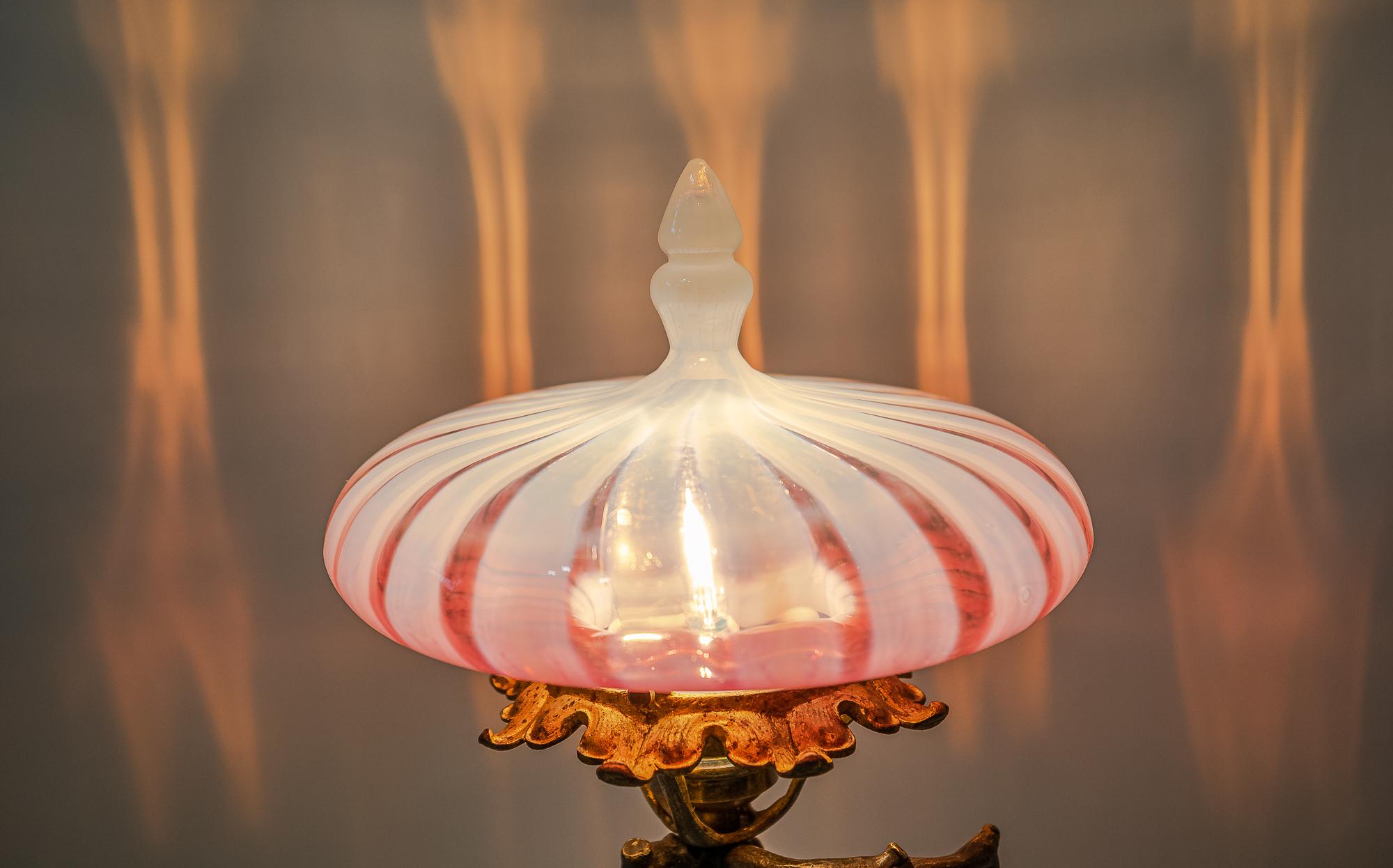 Jugendstil Bronze Table Lamp with Opalin Glass Shade, Vienna, circa 1908s For Sale 9