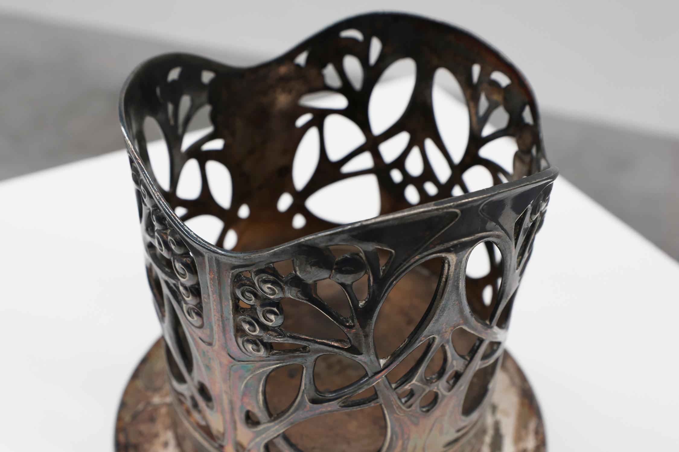 Portabotellas de estaño fundido Jugendstil marcado Urania 1075, ca. 1910 en Bueno estado para la venta en Meulebeke, BE