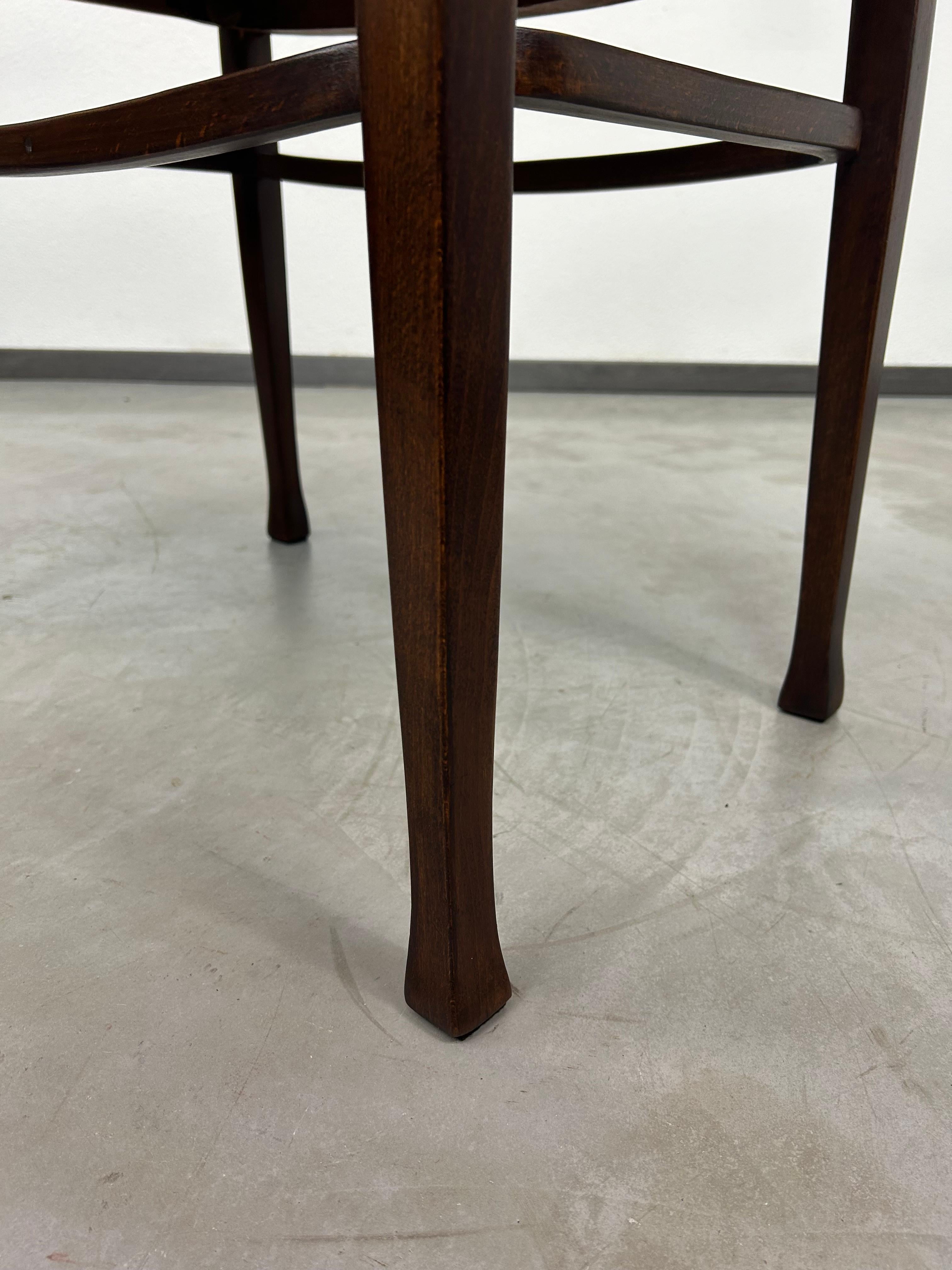 Début du 20ème siècle Cacheuse Jugendstil n° 6611 attribuée à Otto Wagner pour Thonet en vente