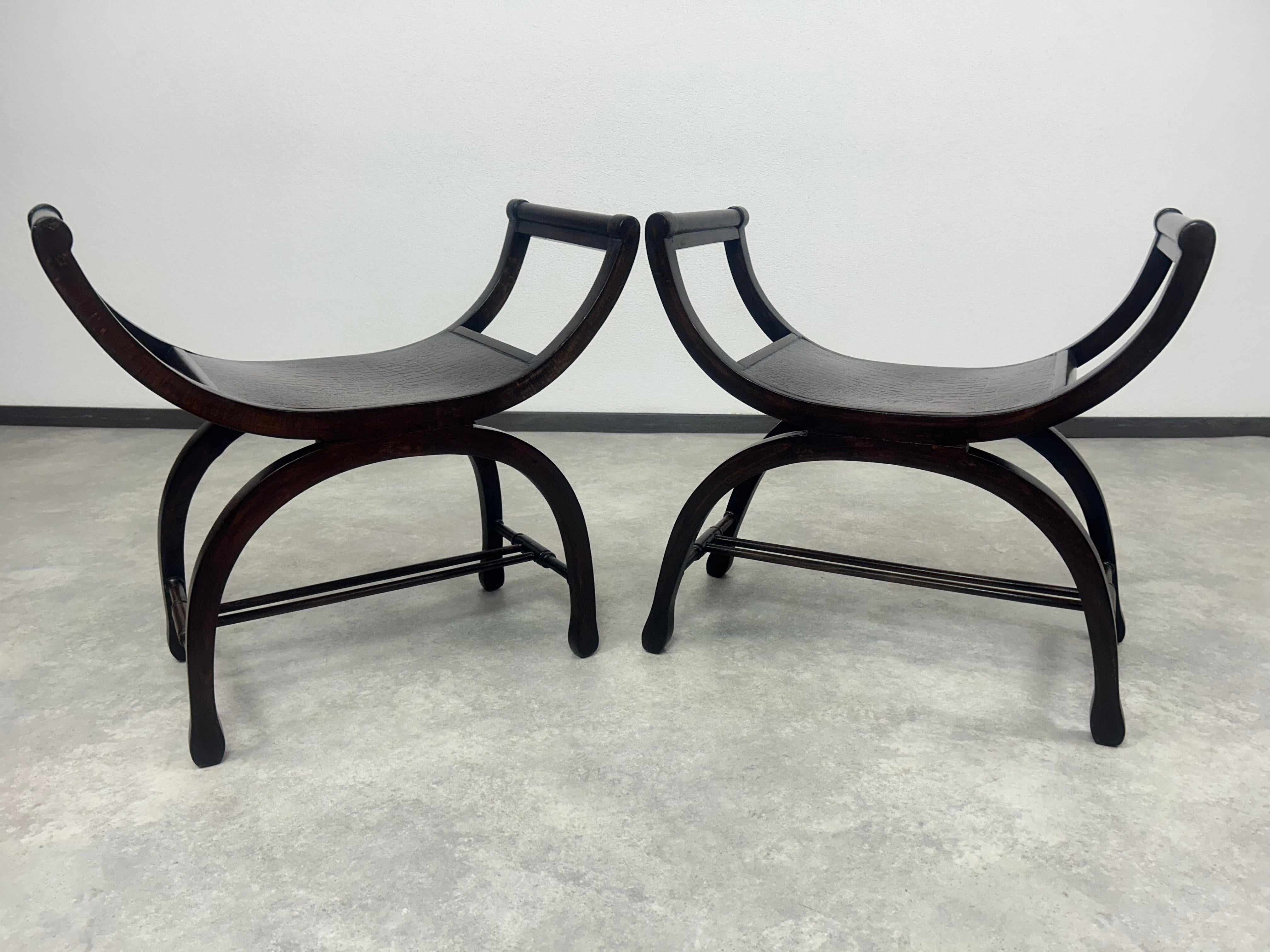 Causeuse Jugendstil n° 6602 de Thonet. Teinté et repoli par des professionnels.
