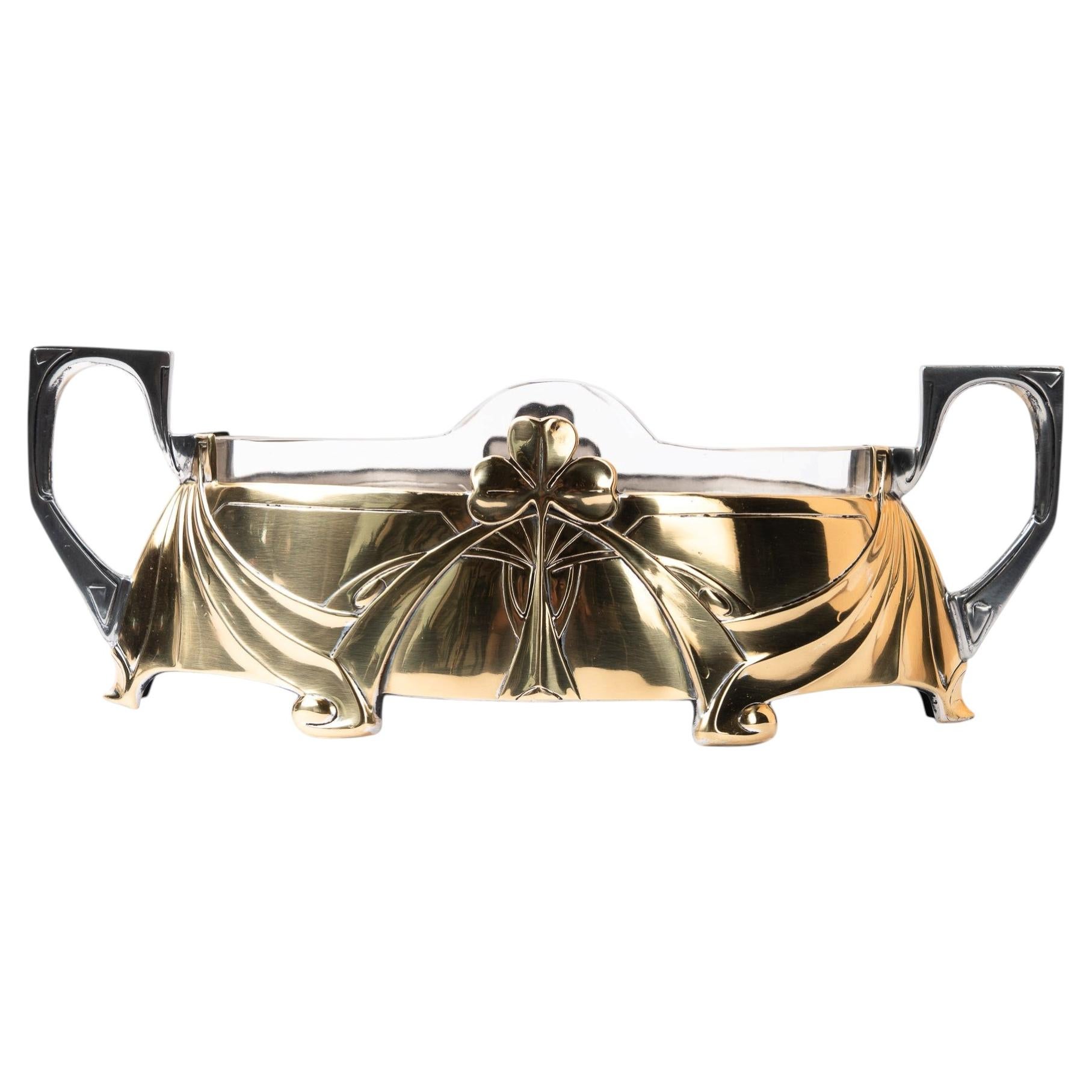 Centrotavola in stile Art Nouveau realizzato in alpaca e ottone con elementi in vetro, risalente al 1908 circa