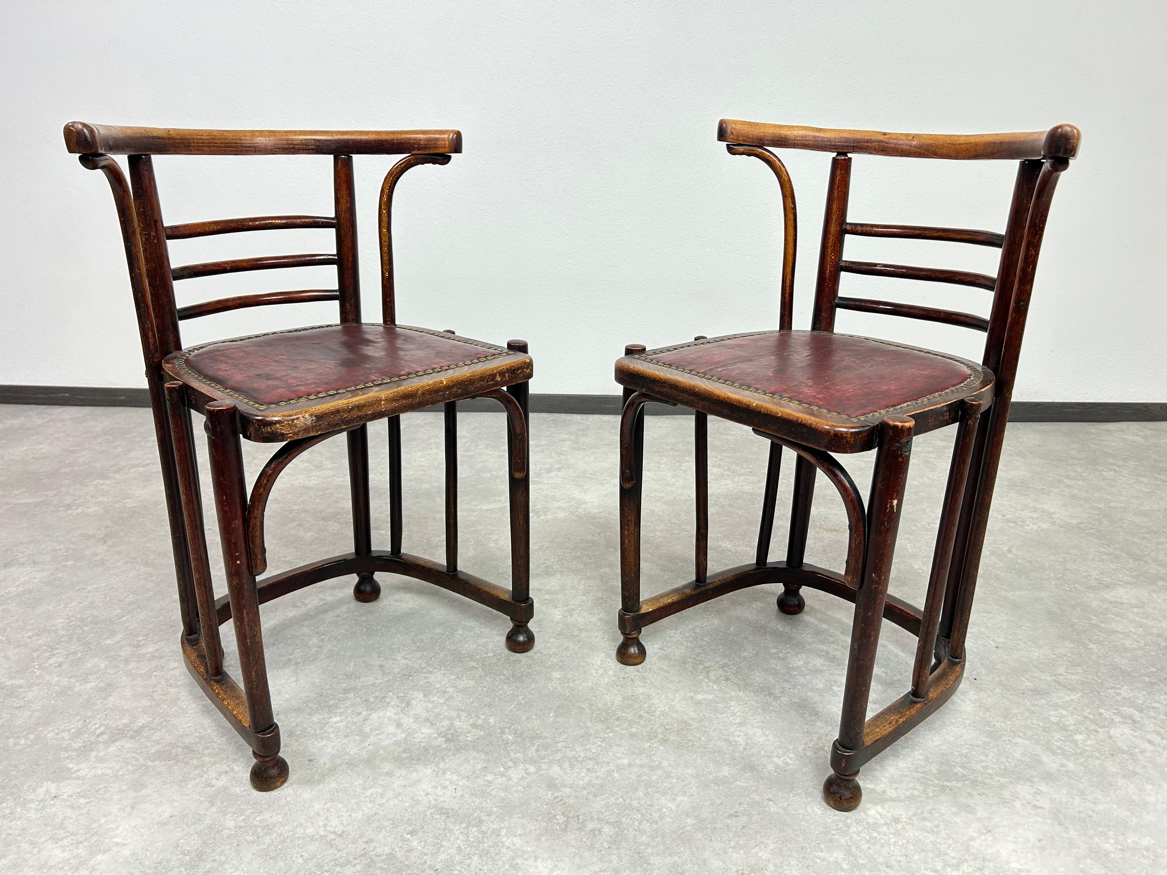 Chaises Jugendstil dans le style de Josef Hoffmann en très bel état d'origine avec des signes d'utilisation.
