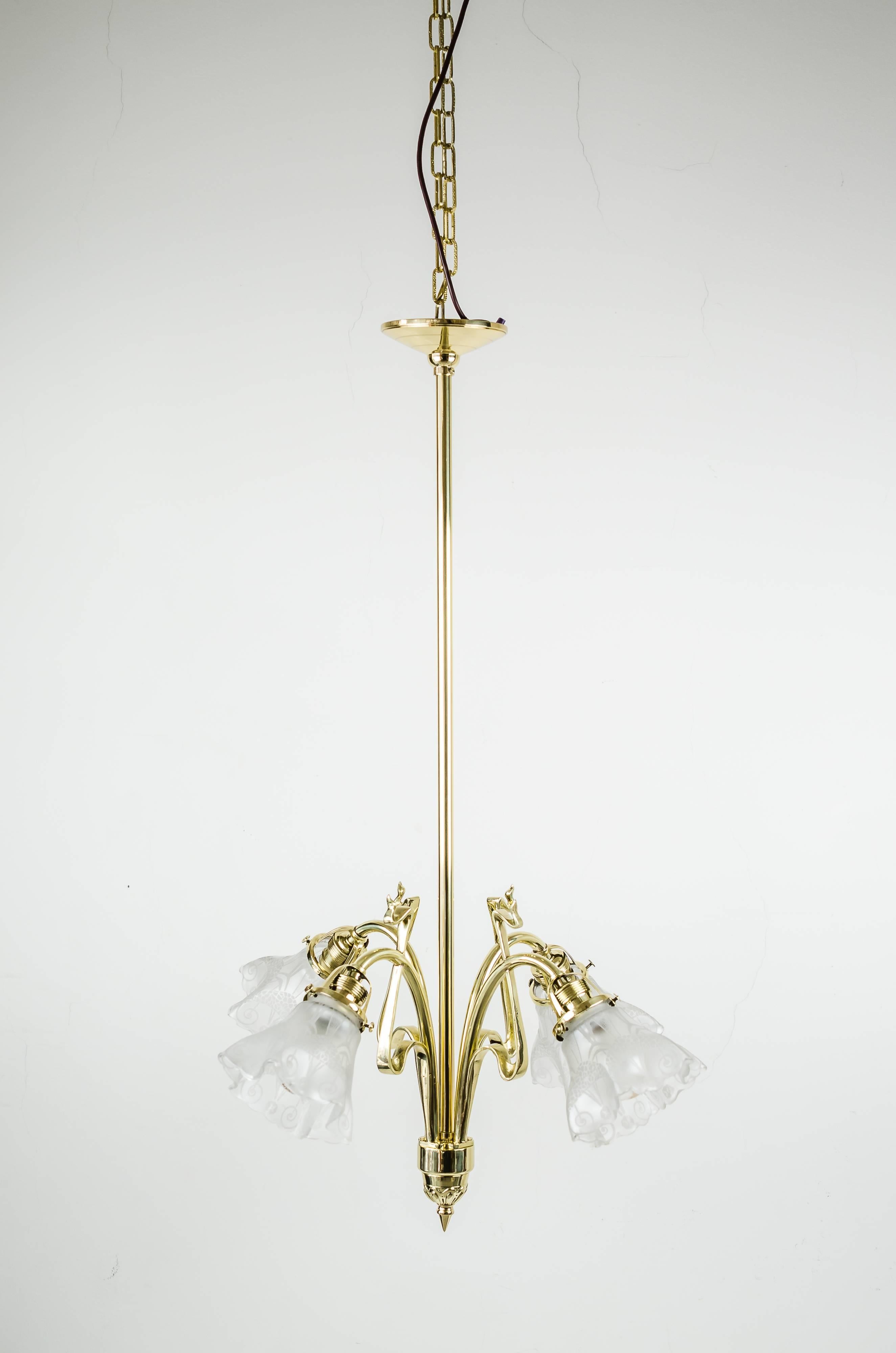 Jugendstil Chandelier circa 1908s with Original Glass In Good Condition For Sale In Wien, AT