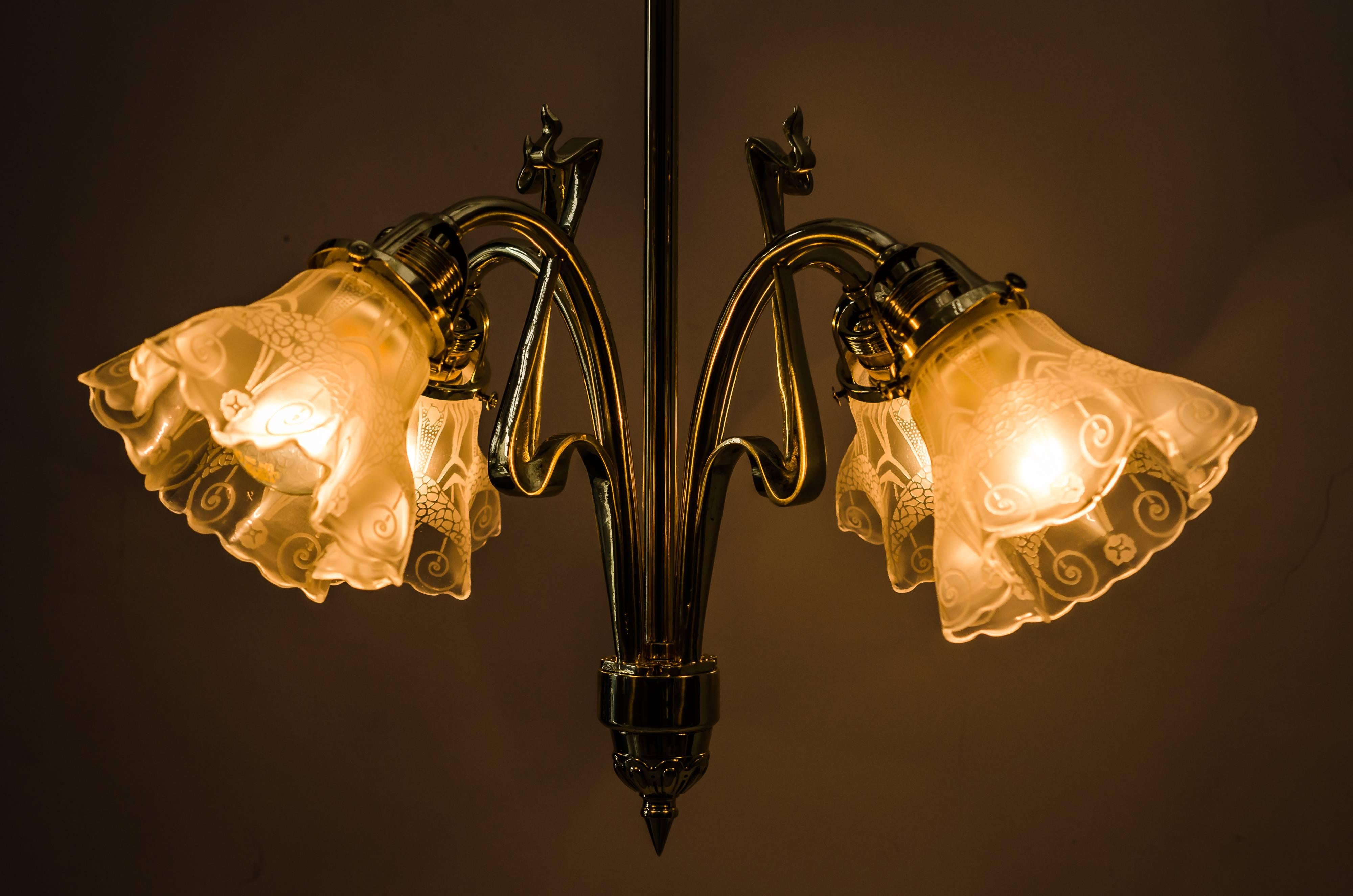 Inizio XX secolo Lampadario Jugendstil del 1908 circa con vetro originale in vendita