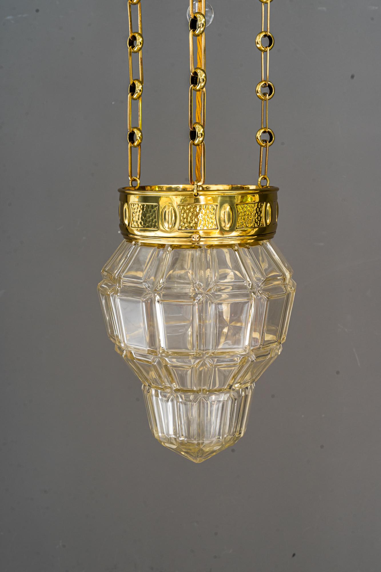 Jugendstil-Kronleuchter mit geschliffenem Glasschirm, Wien, 1910er Jahre (Österreichisch) im Angebot