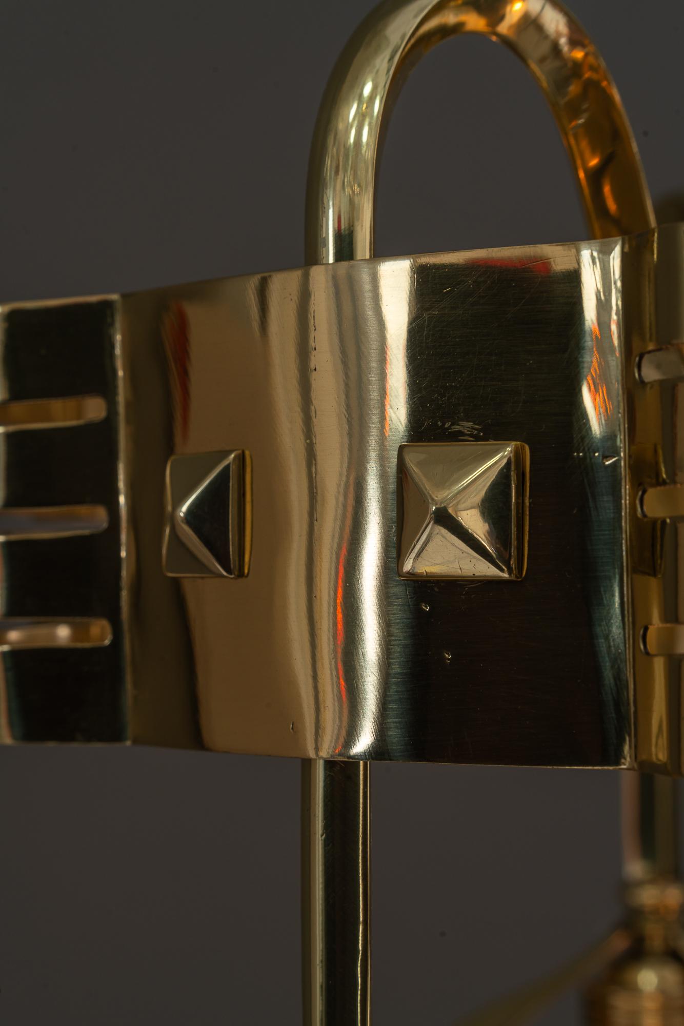 Lampadario Jugendstil con paralumi in vetro opalino vienna 1910 circa in vendita 6