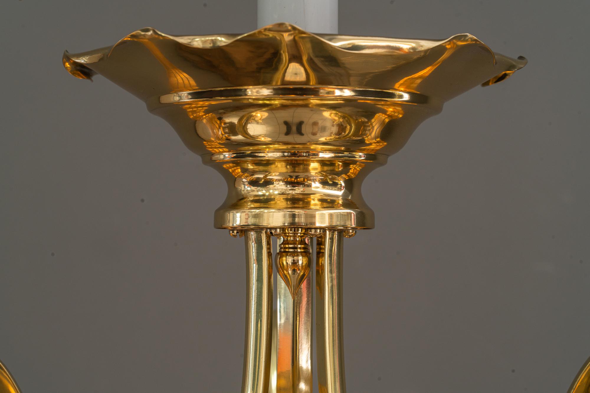 Lampadario Jugendstil con paralumi in vetro opalino vienna 1910 circa in vendita 8