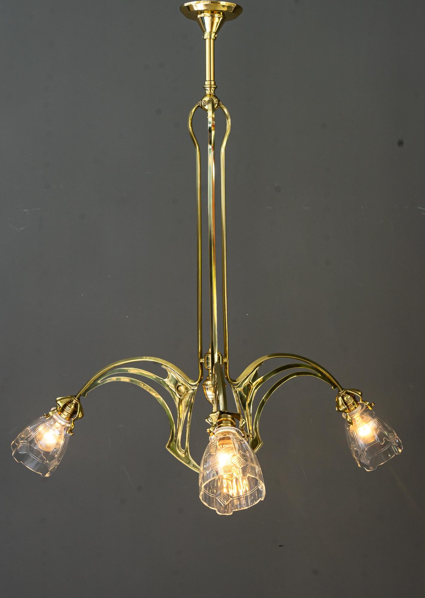 Jugendstil-Kronleuchter im Jugendstil mit originalen geschliffenen Glasschirmen Vienna um 1910 4