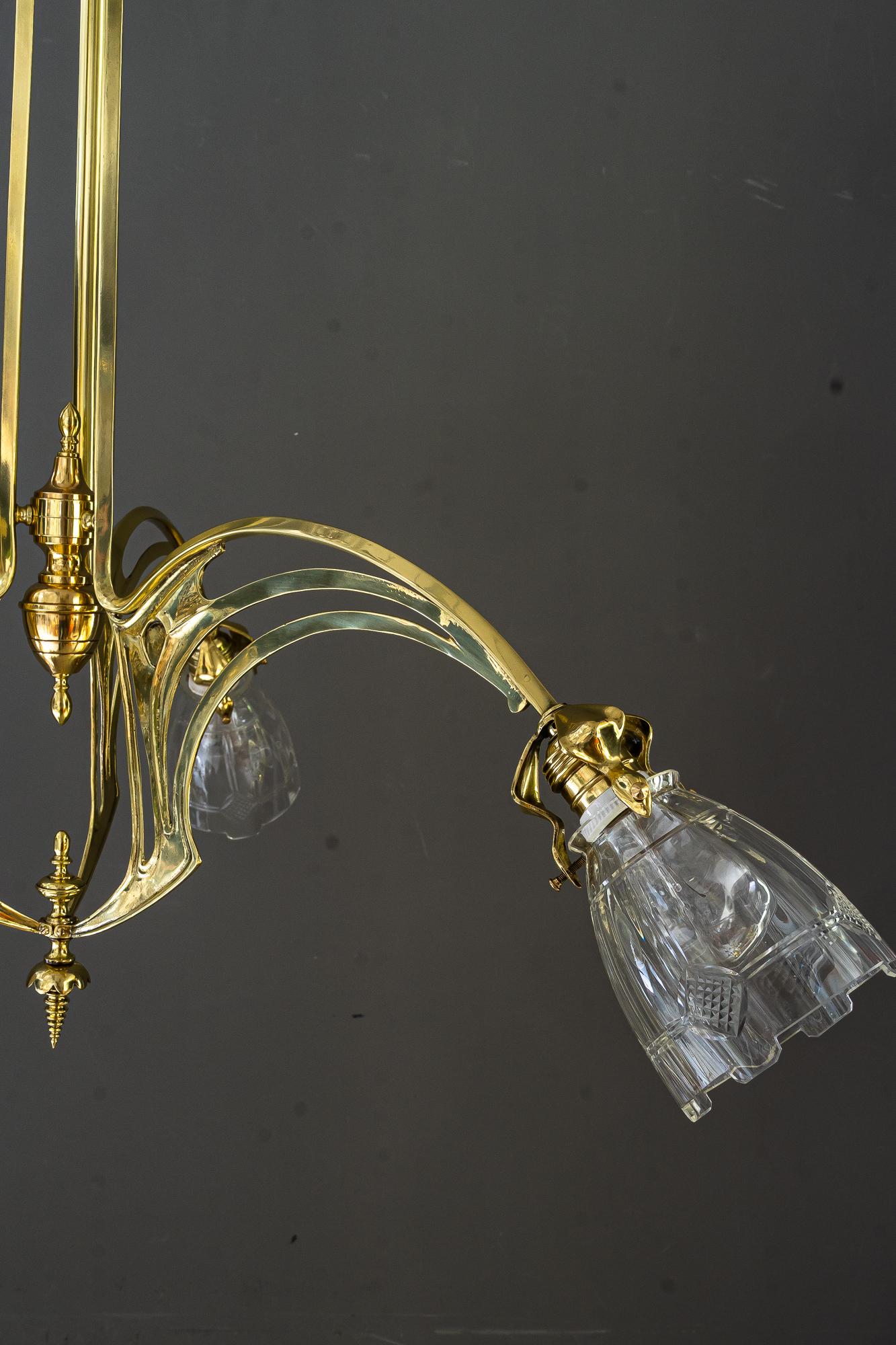 Jugendstil-Kronleuchter im Jugendstil mit originalen geschliffenen Glasschirmen Vienna um 1910 (Poliert)
